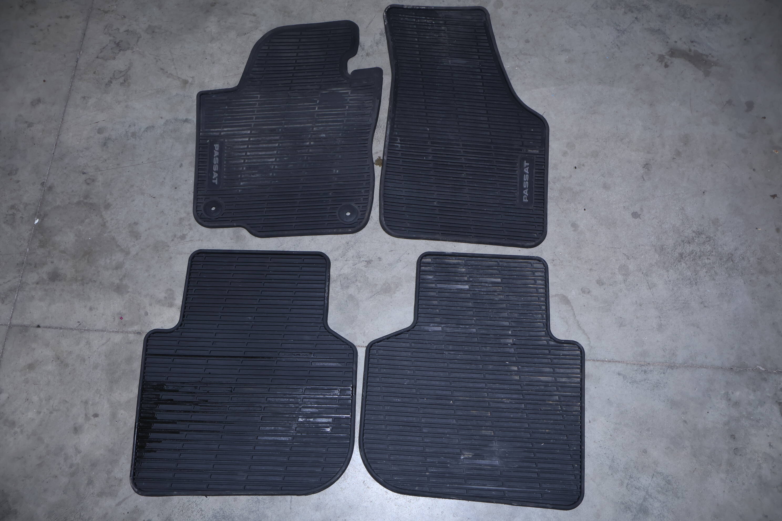 Complete Rubber Floor Mat Set (Passat) 561061550E