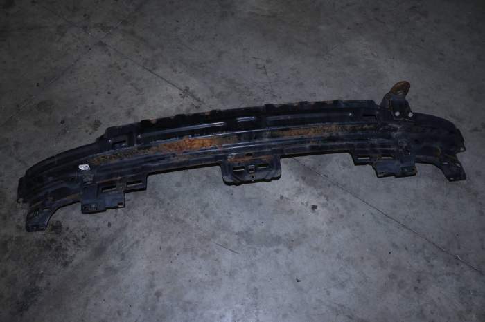Bumper Reinforcement Bar 7D0803671A main product photo