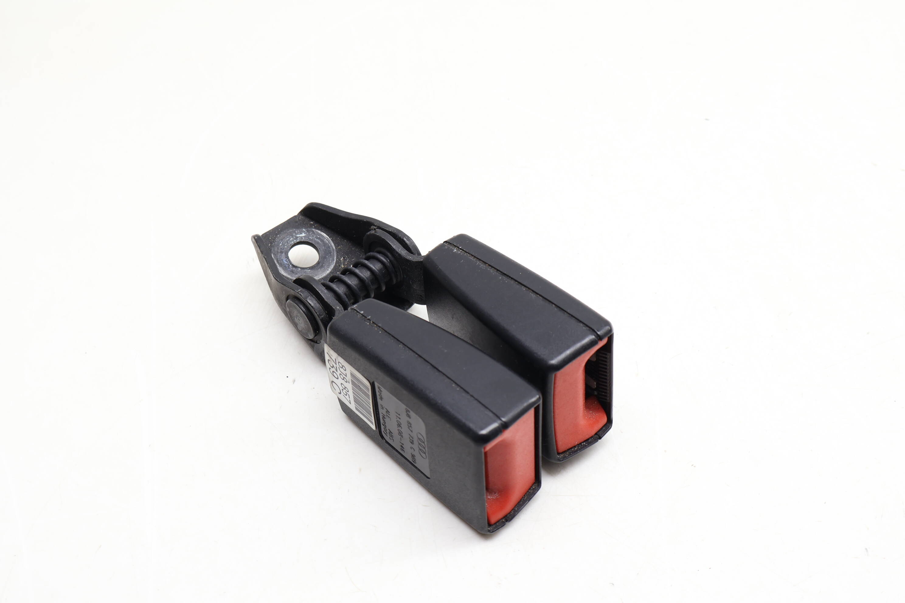 Center Seat Belt Double Buckle / Receiver 8J8857739C