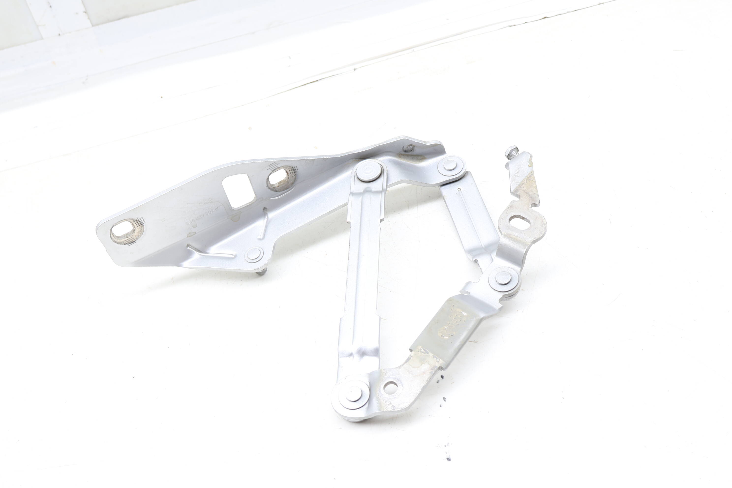 Hood Hinge 8J0823302H