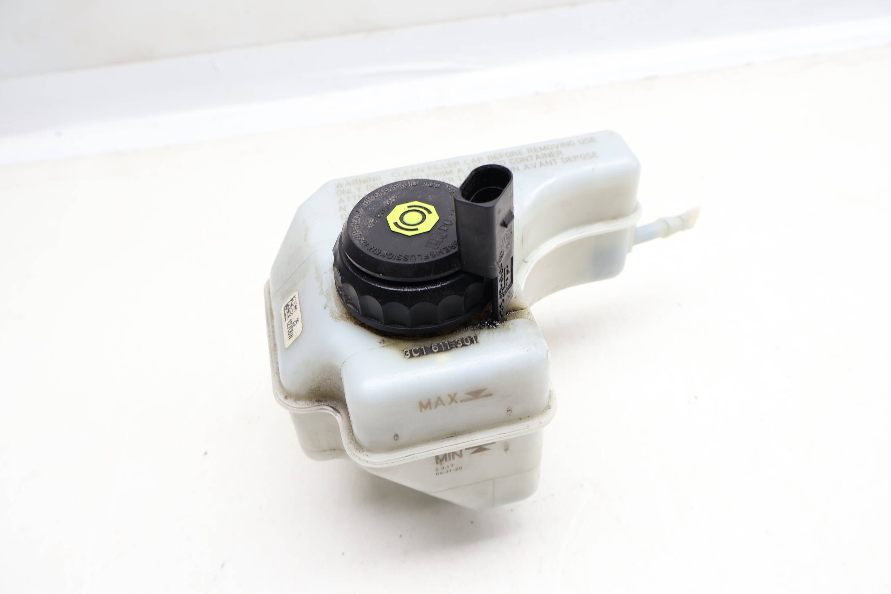 Brake Fluid Reservoir / Tank 3C1611301