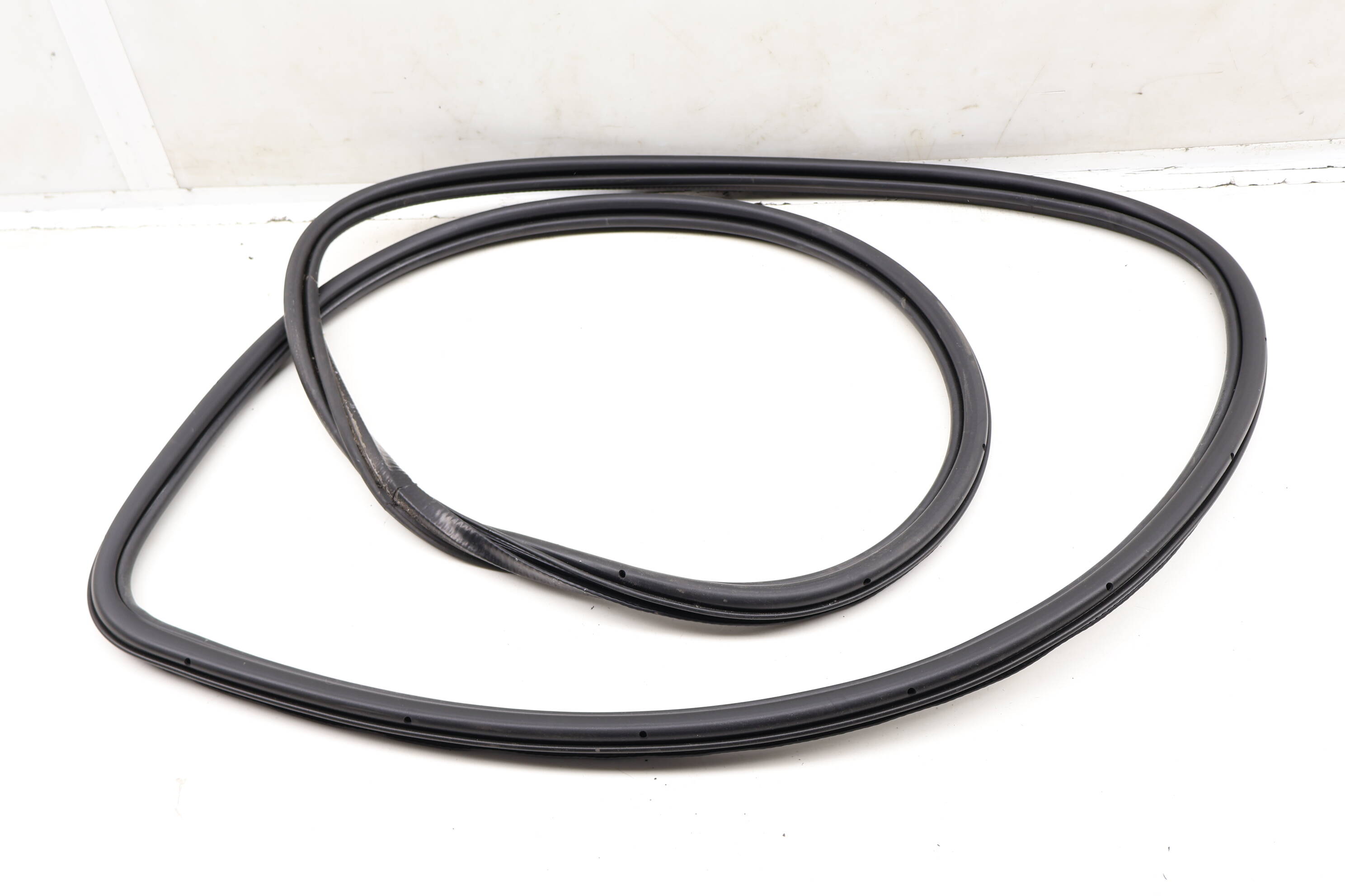 Outer Door Seal / Weather Stripping 4L0837911