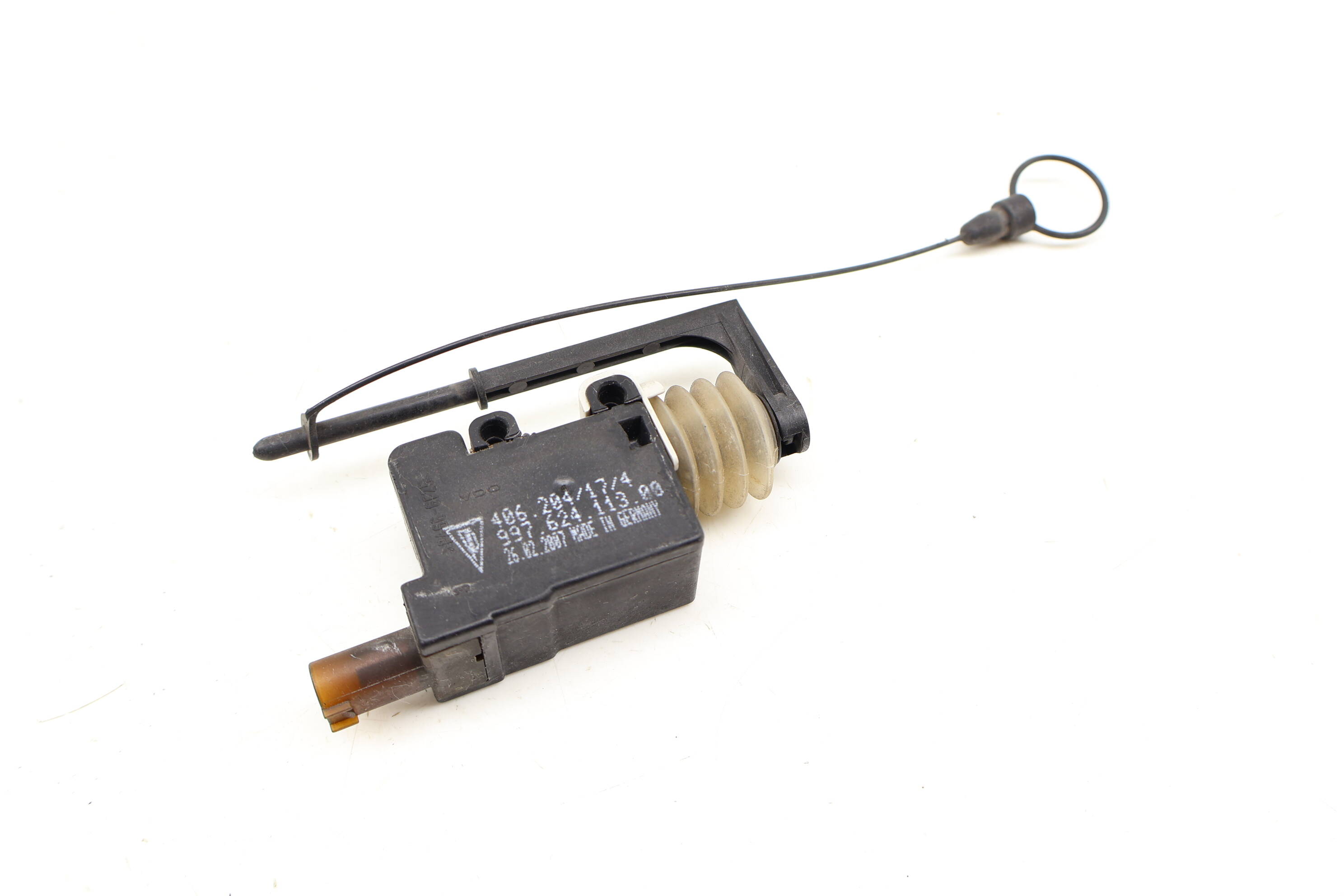 Gas / Fuel Door Lock Actuator 99762411300