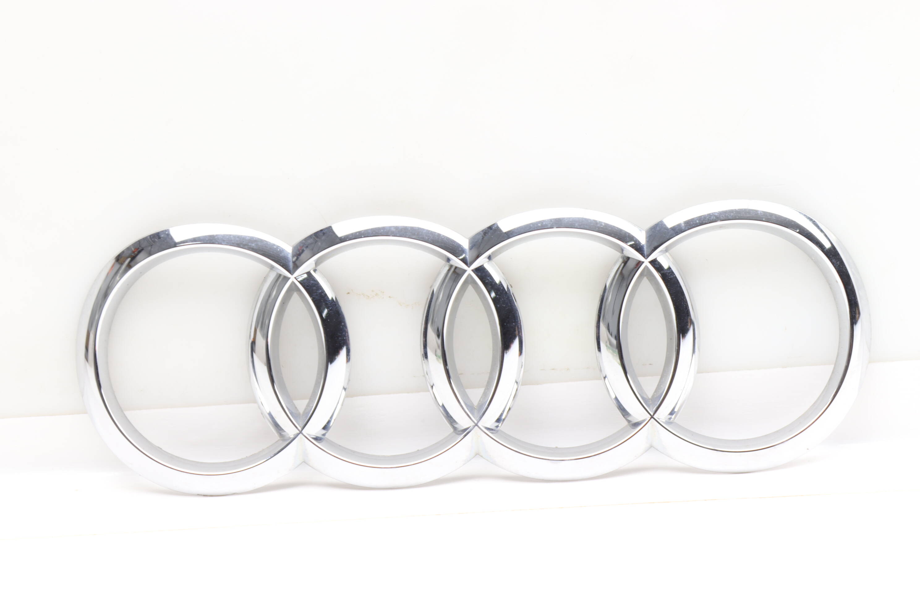 Trunk Emblem / Badge / Rings 8W8853742