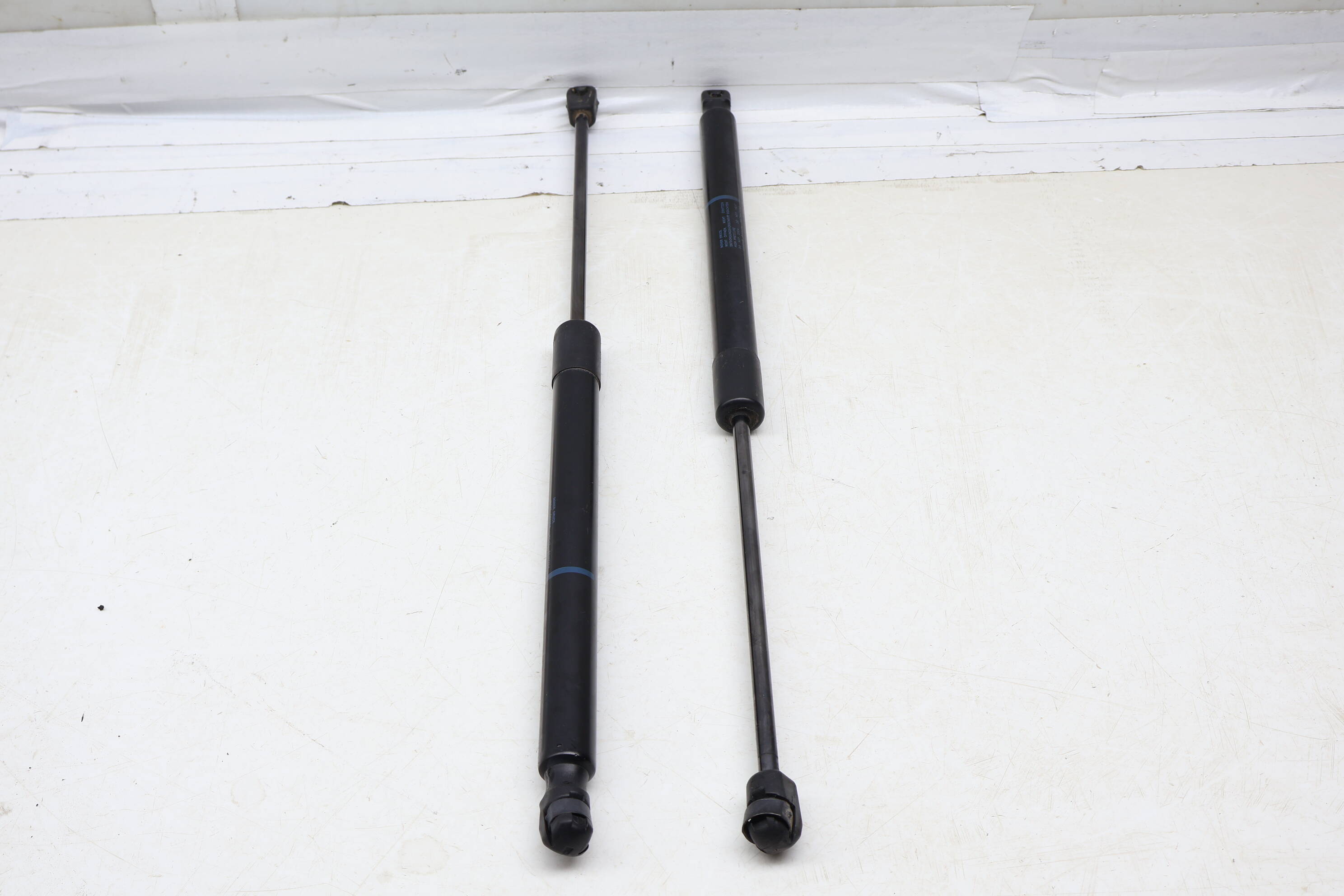 Trunk Hatch Strut / Shock Set 4L0827552F