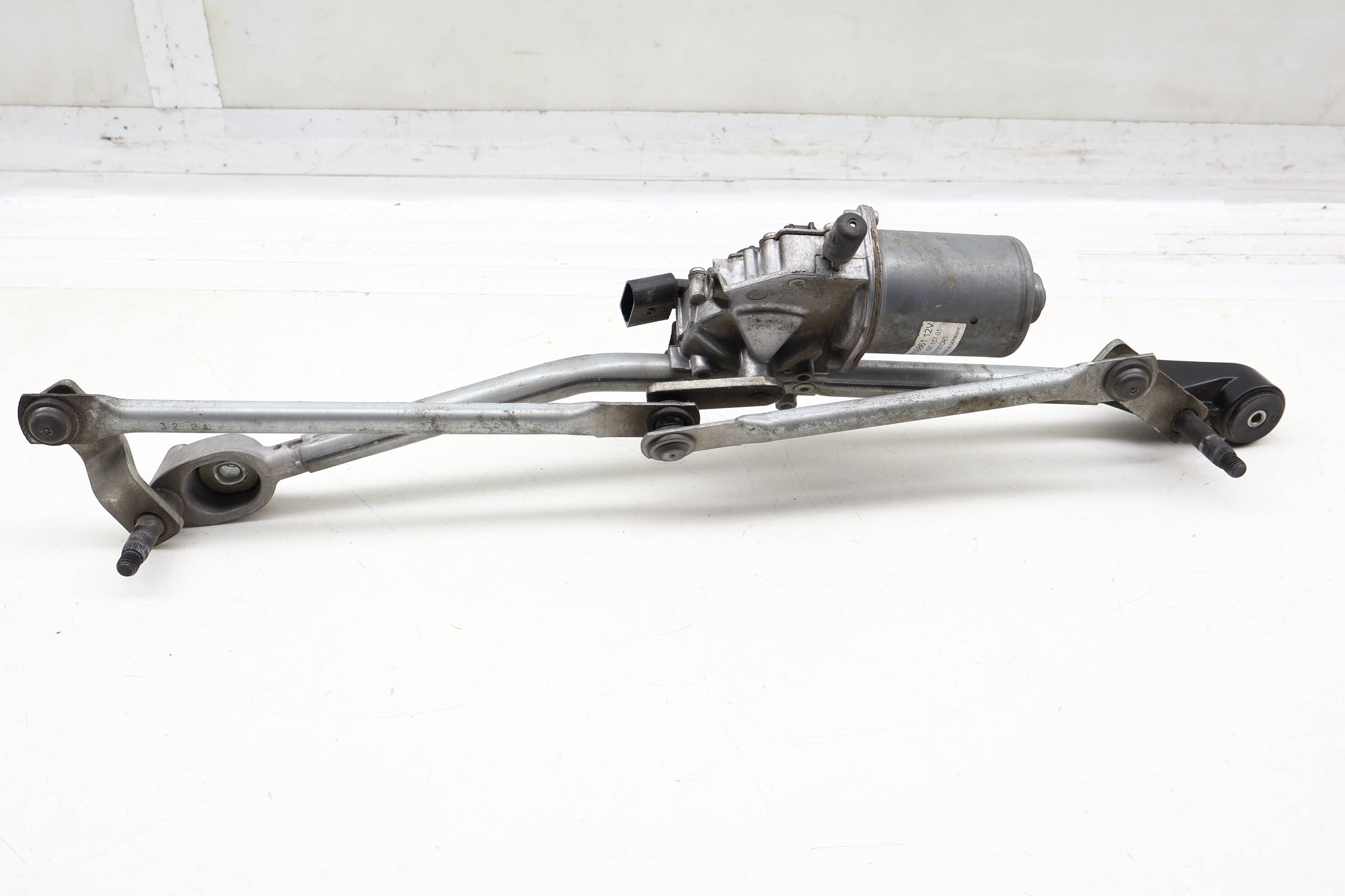 Windshield Wiper Transmission W/ Motor 61617191885