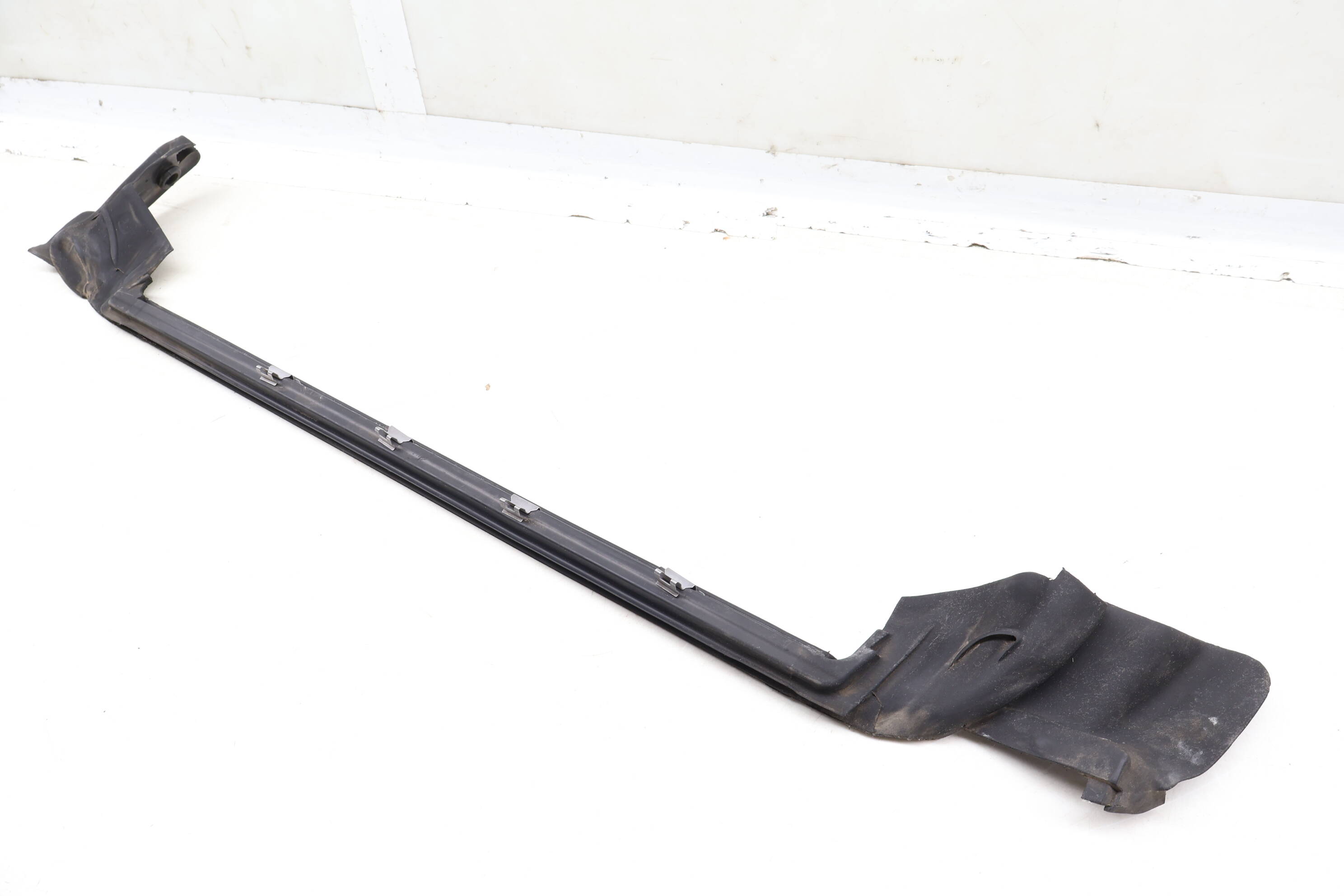 Inner&#x20;Door&#x20;Channel&#x20;&#x2F;&#x20;Window&#x20;Slot&#x20;Seal&#x20;51357310208