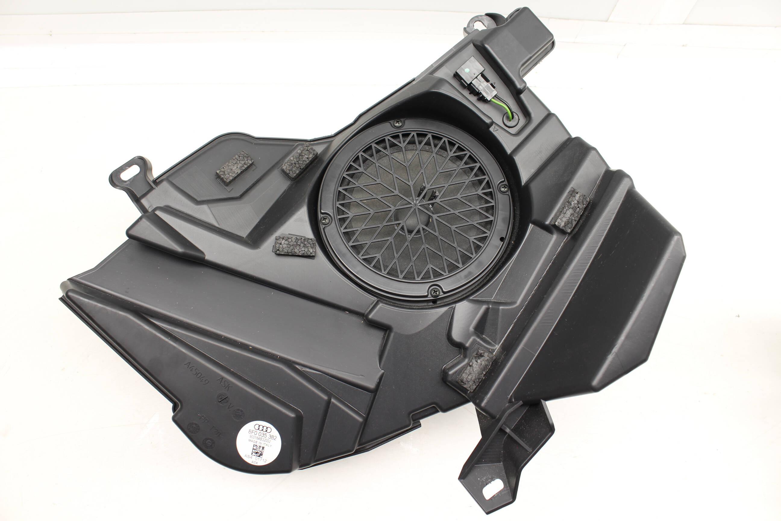 Quarter&#x20;Panel&#x20;Speaker&#x20;&#x2F;&#x20;Bass&#x20;Box&#x20;8F0035382