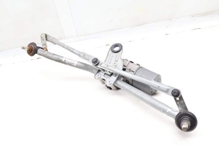 Windshield Wiper Motor W/ Transmission Bracket 61617051669 main product photo