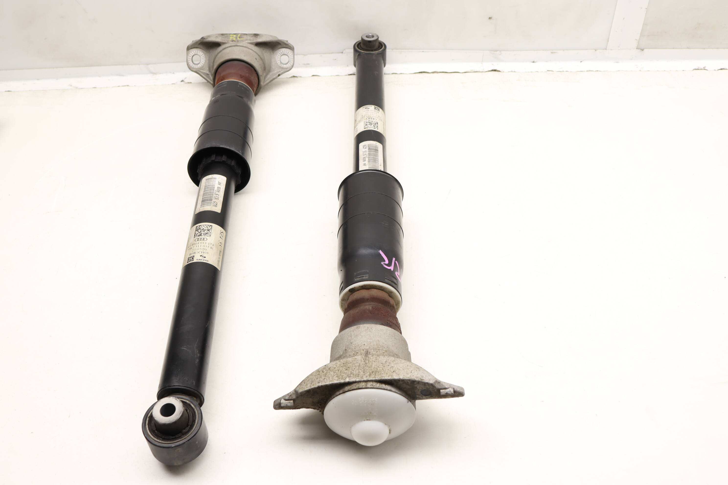 Strut&#x20;&#x2F;&#x20;Shock&#x20;Absorber&#x20;Set&#x20;8W7513035K