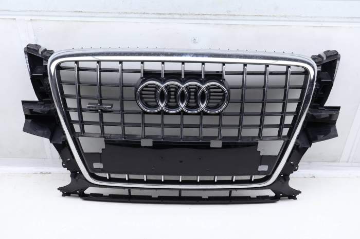 Center S-Line Grille Assembly 8R0853651P main product photo