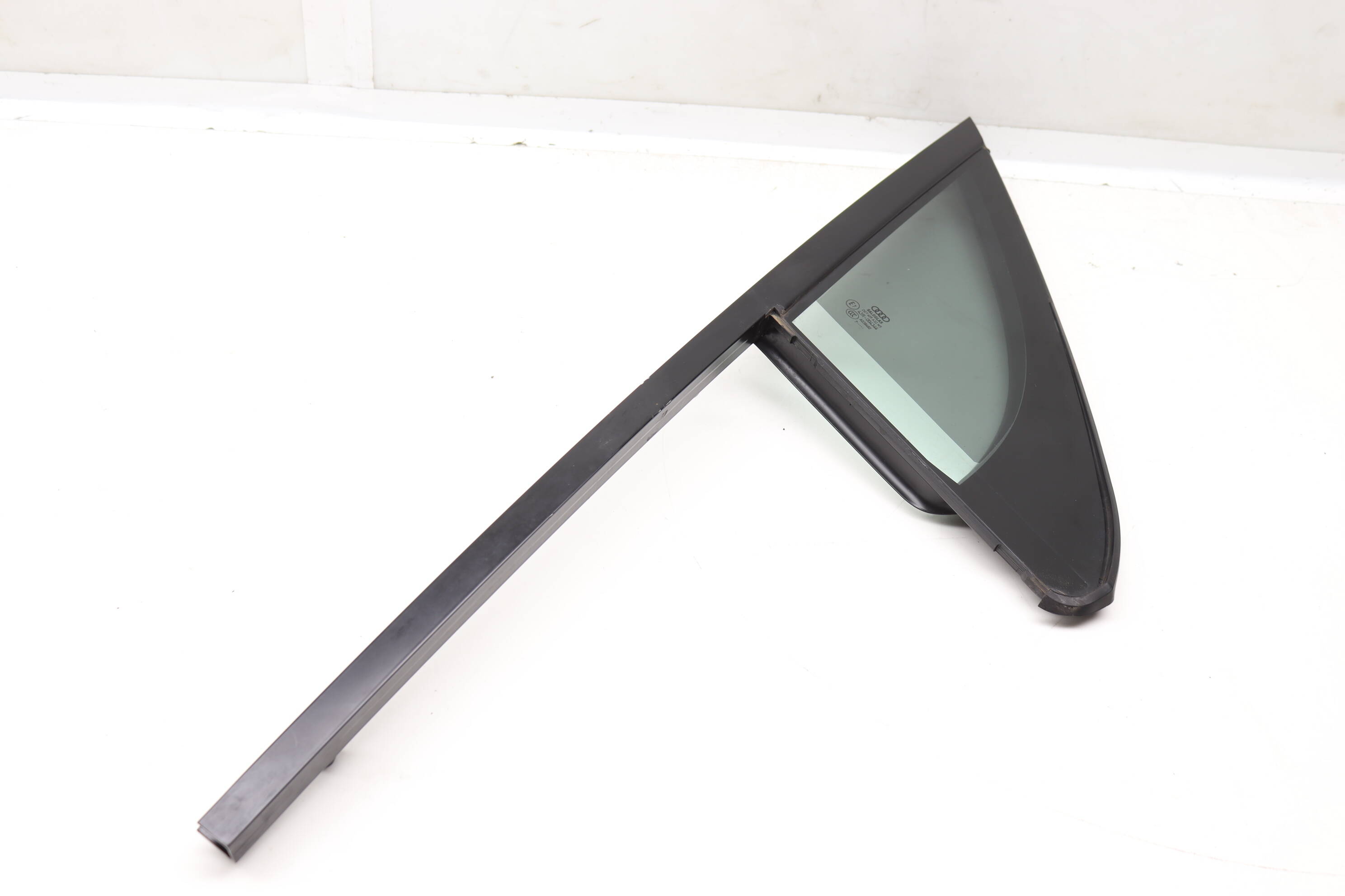 Side Door Window Glass 4M0845114