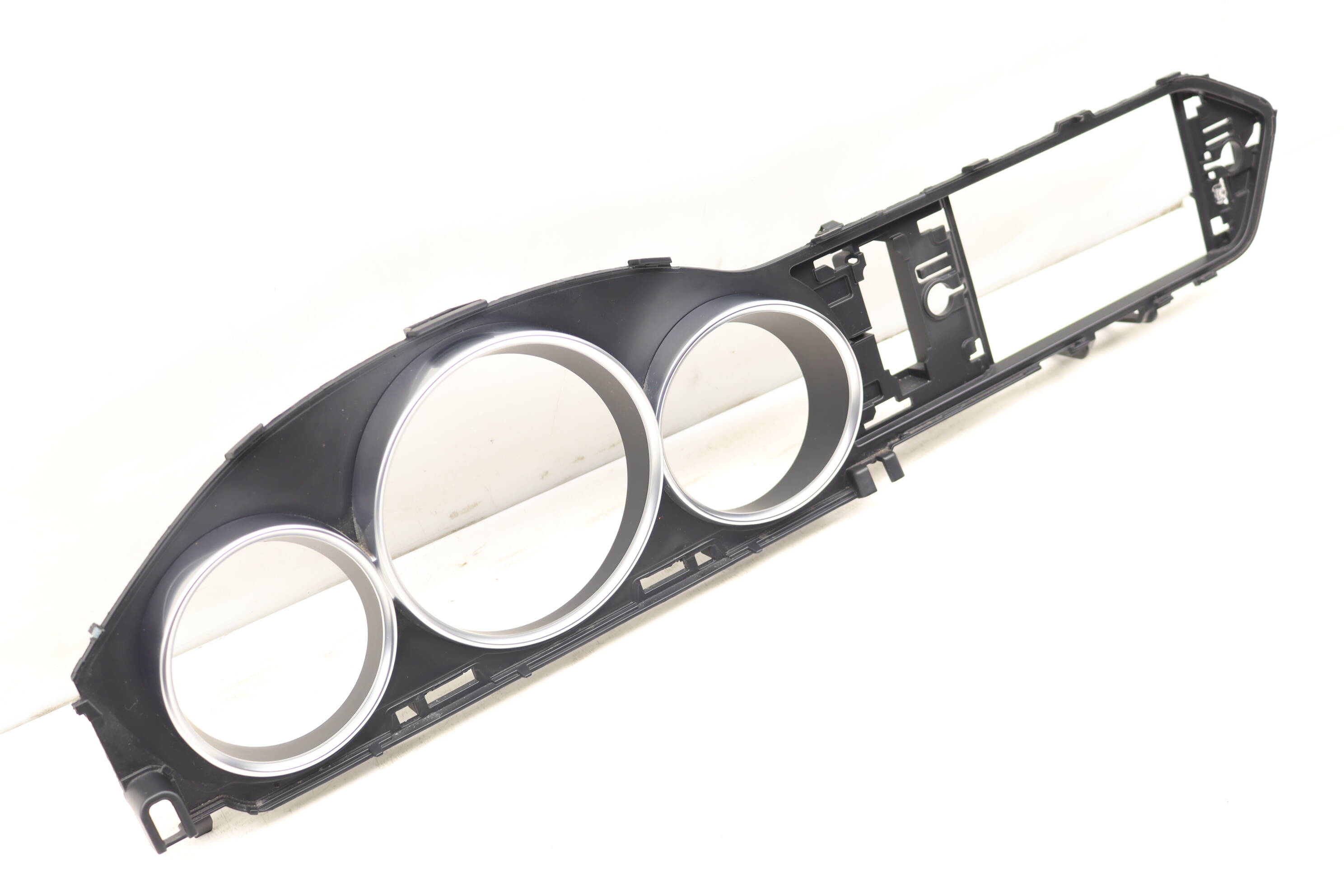 Cluster / Dash Trim / Bezel 2046890039