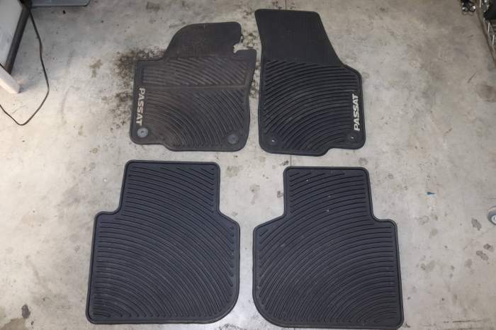 Rubber Floor Mat Set 561061550B main product photo