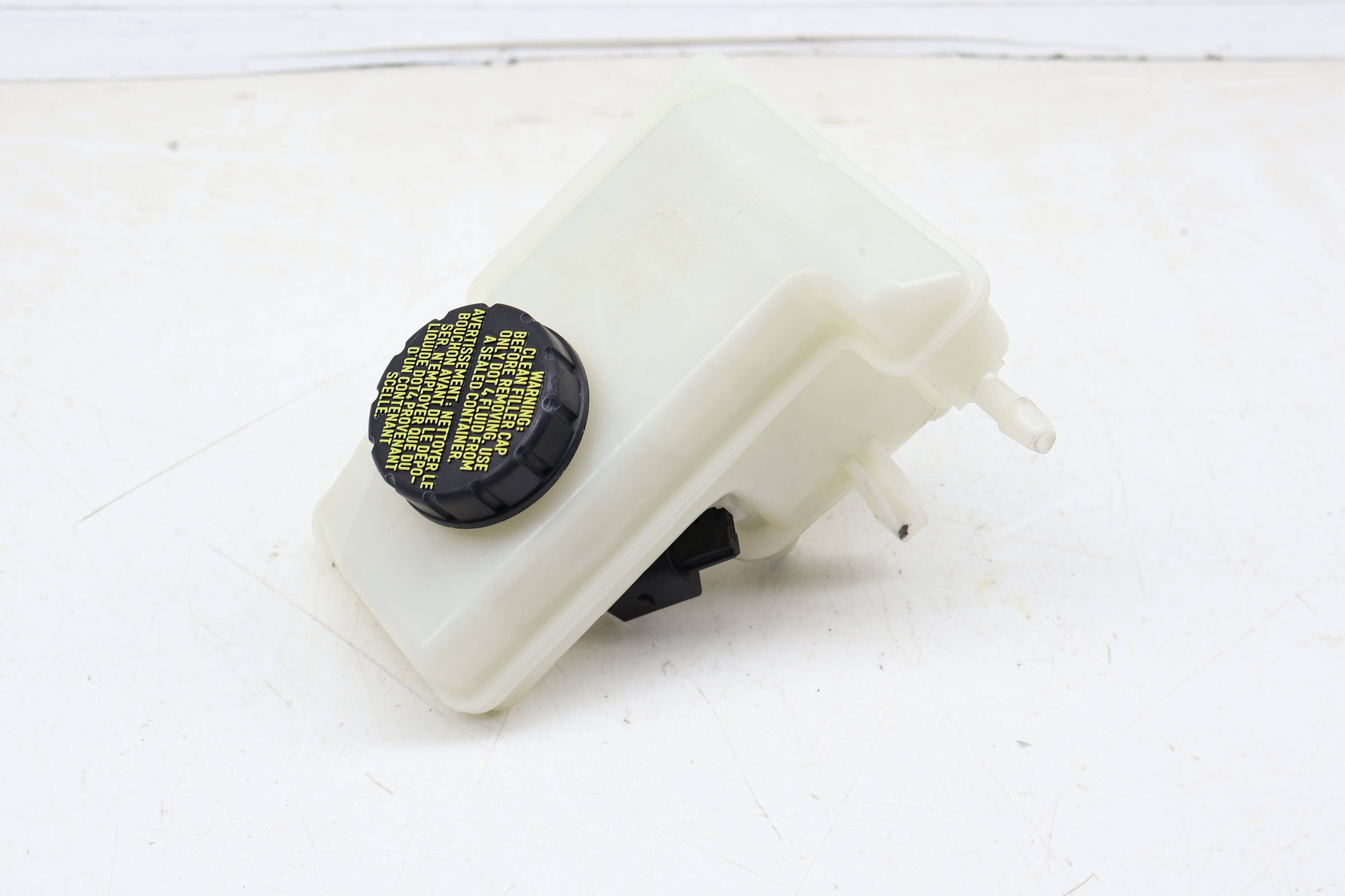 Brake Fluid Reservoir / Tank 5Q1611301G