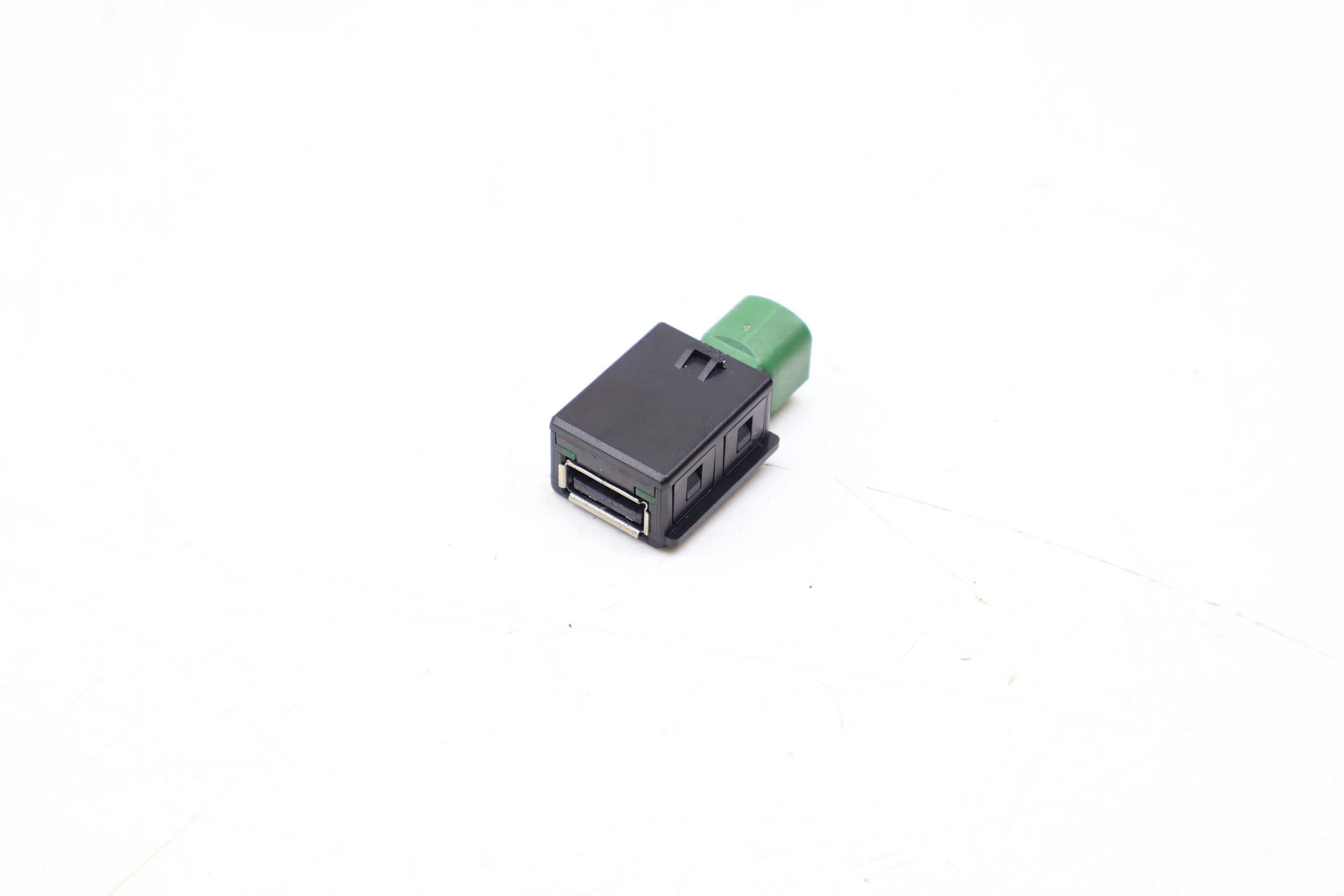 Usb Port / Connector 5Q0035726
