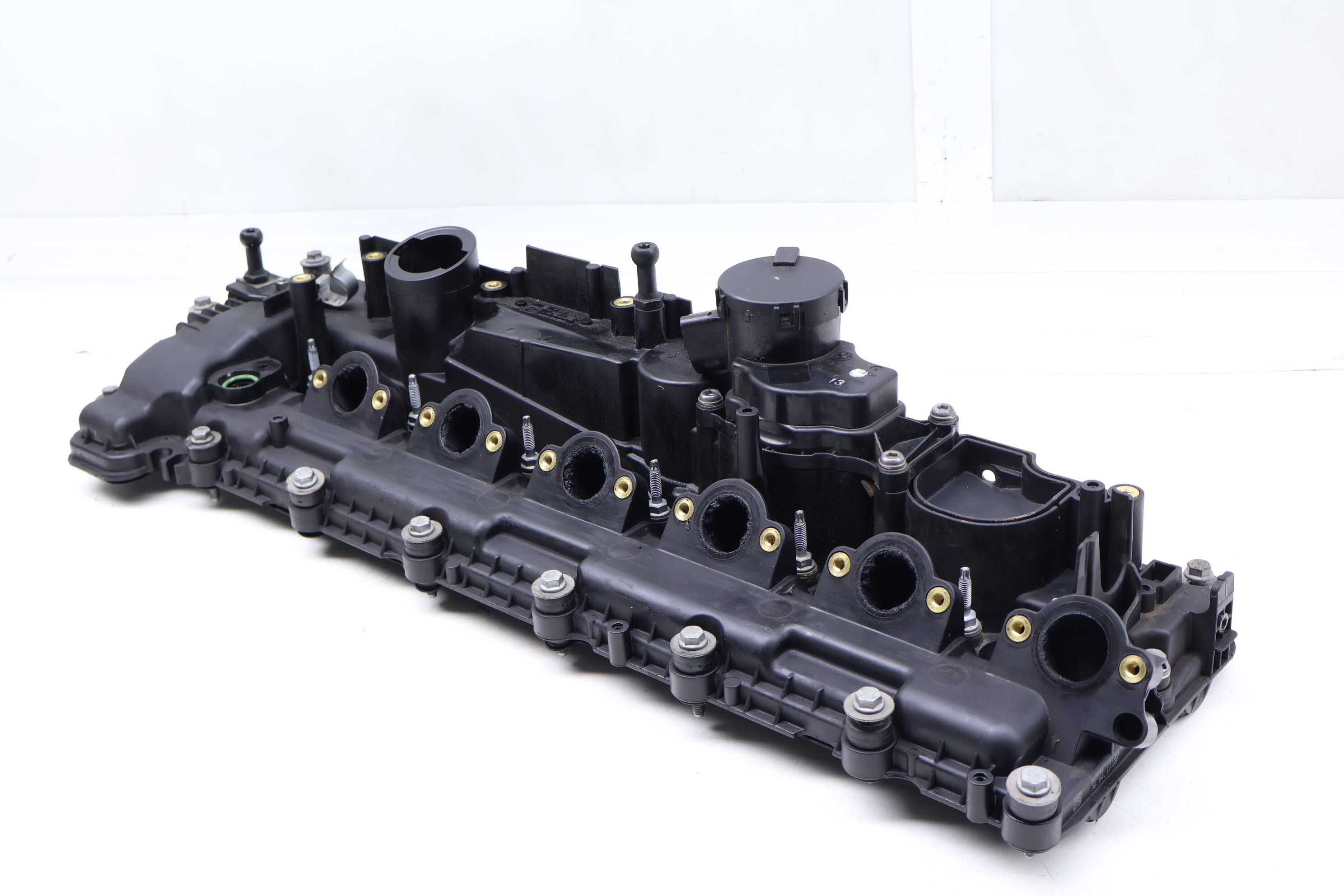 Engine Valve / Cylinder Head Cover 11127811588