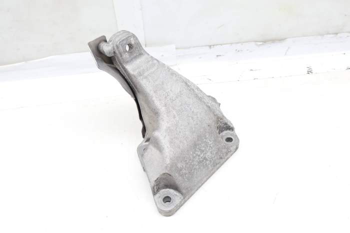 Engine / Motor Mount Bracket 22116785698 main product photo
