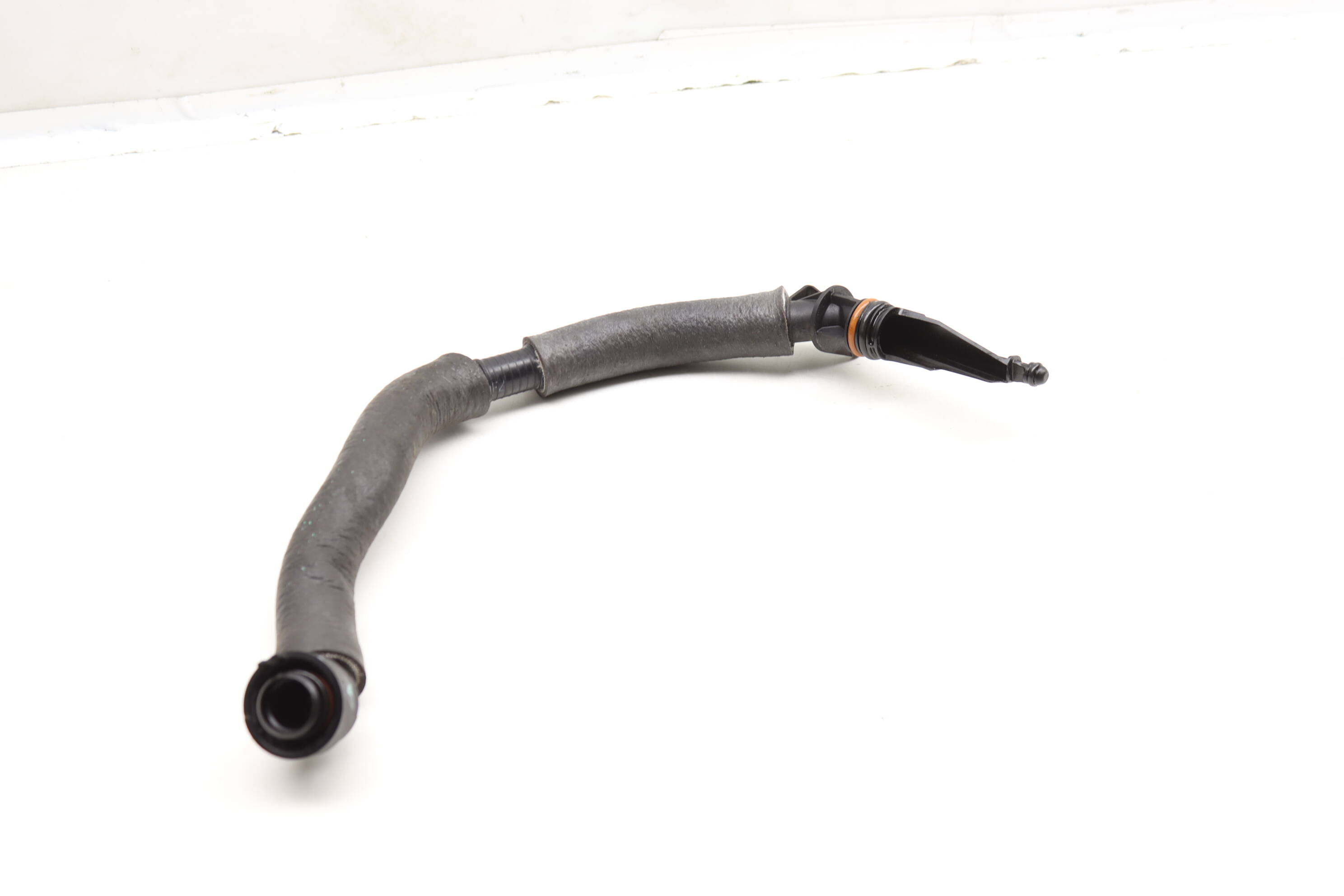 Cylinder Head Tube / Pcv Breather Hose 06E103226A