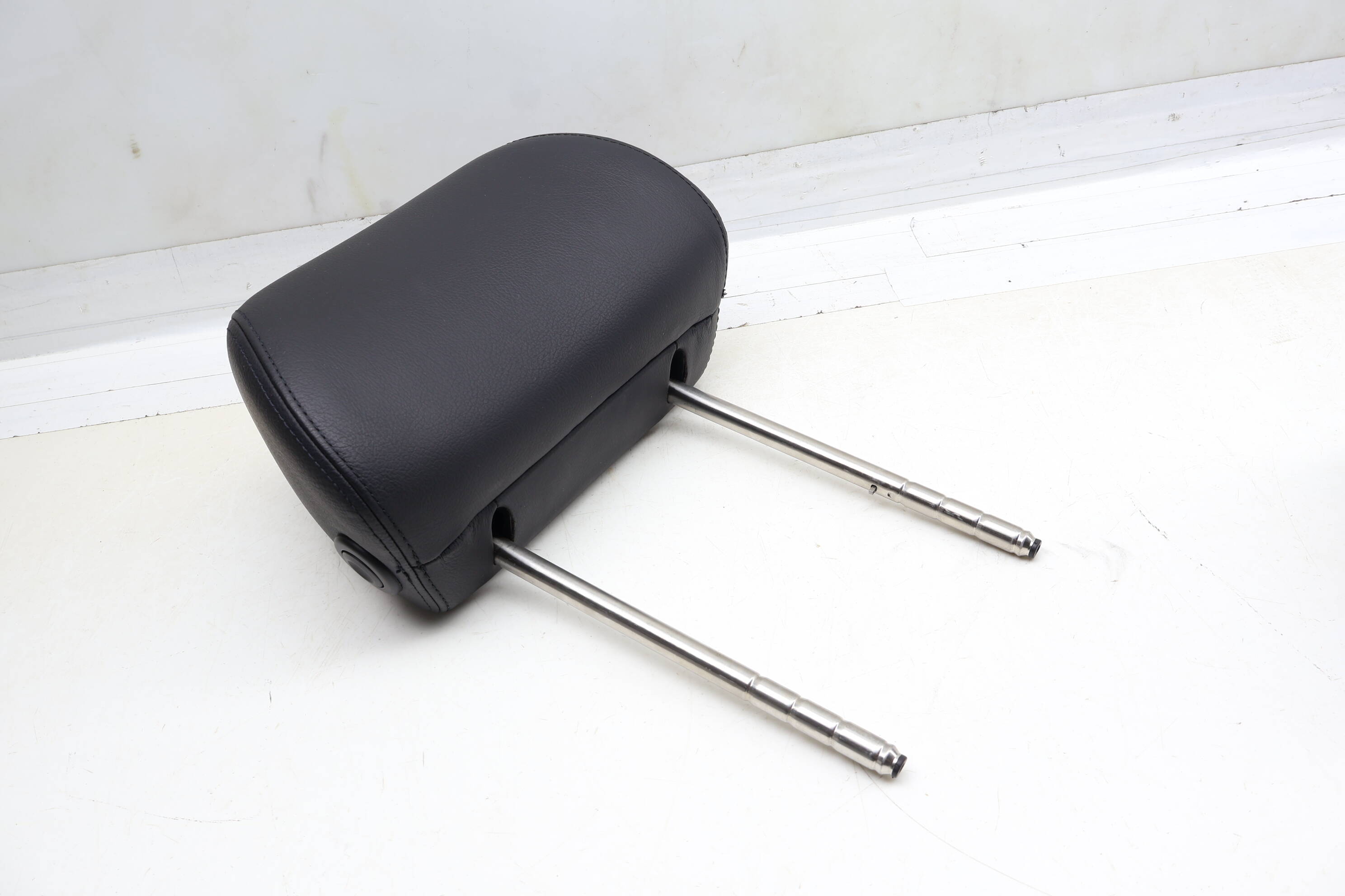 Headrest / Head Rest 1J0881902L