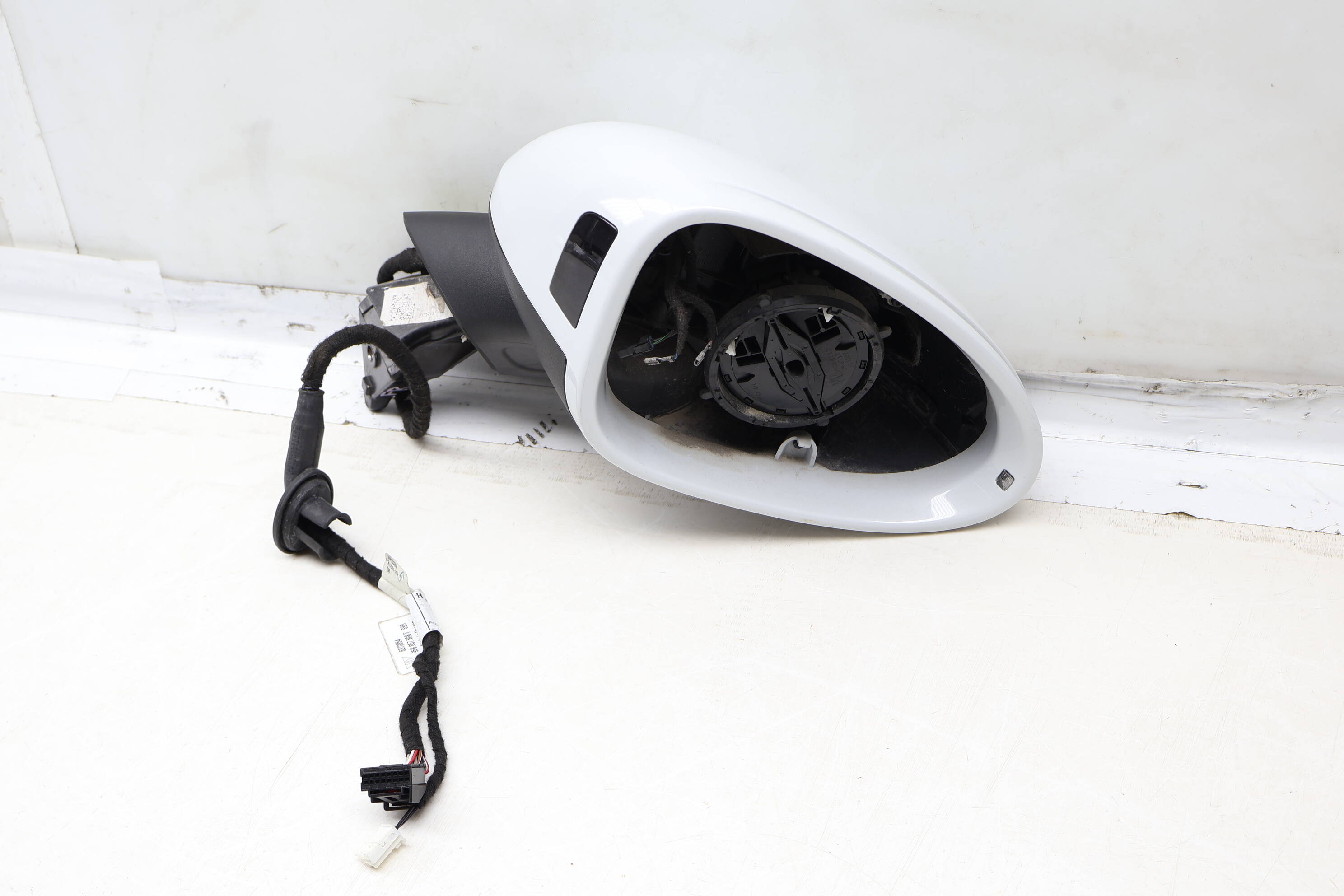 Side View Mirror 95B857508F