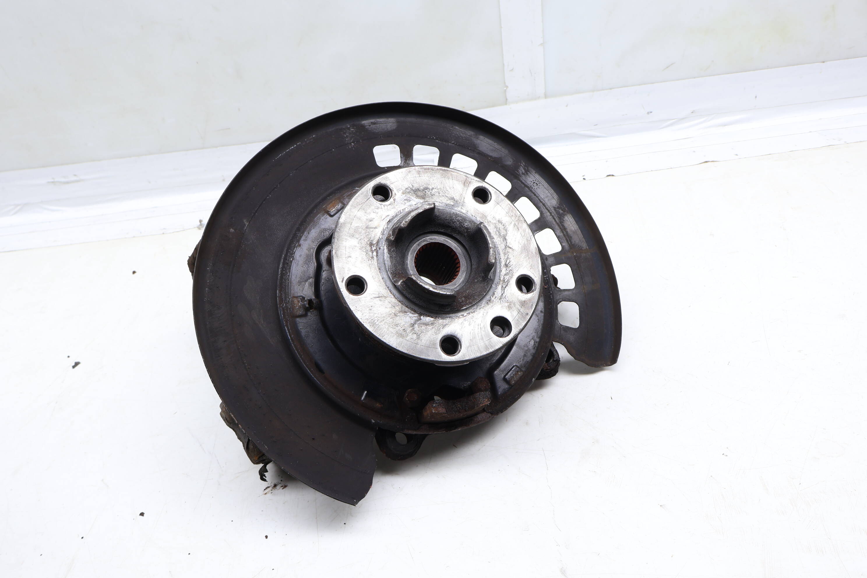 Spindle Knuckle W/ Wheel Bearing 7L8505436A