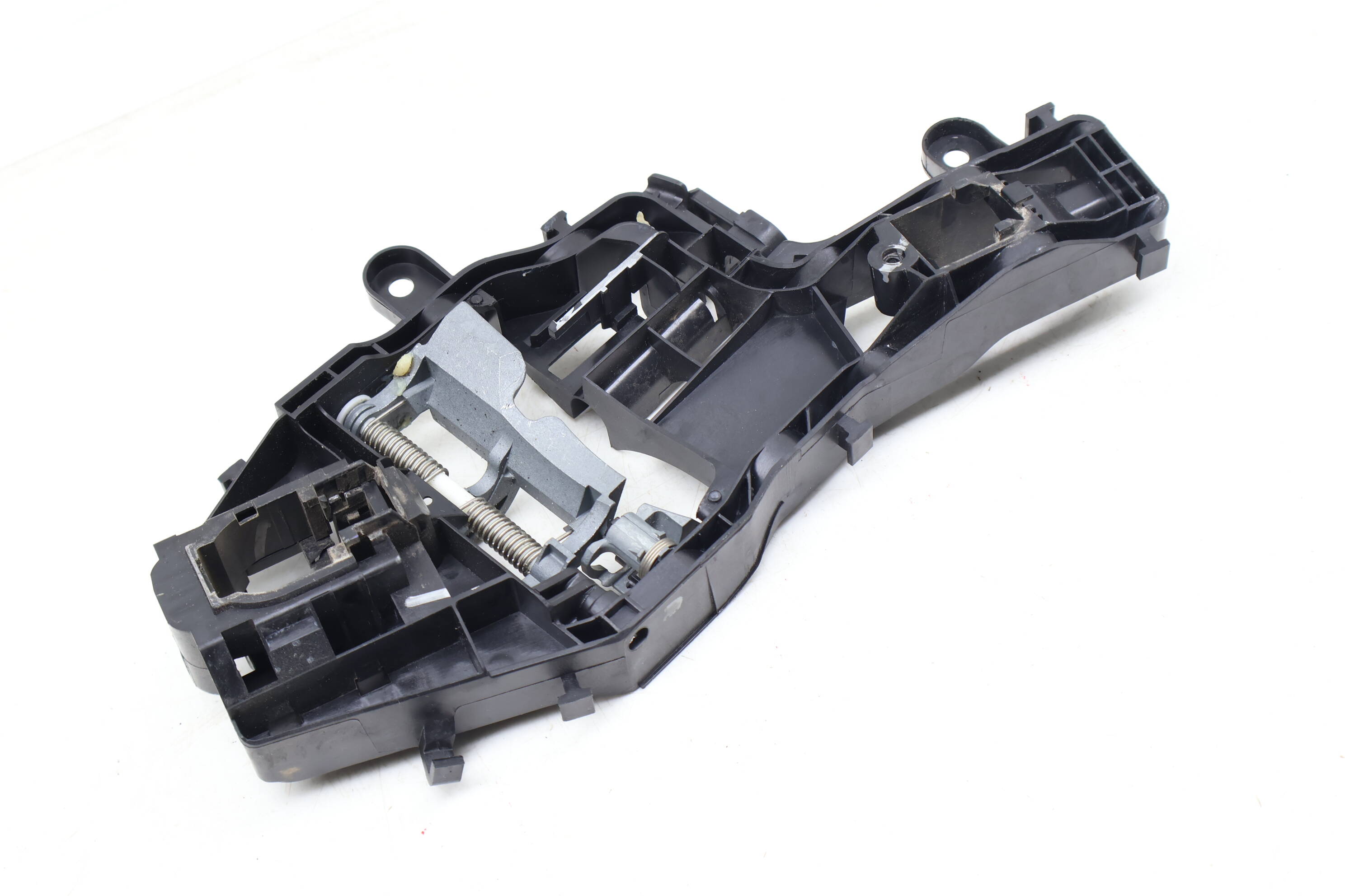 VW Rear Left Exterior Door Handle Bracket (Tiguan) 5NN837811F