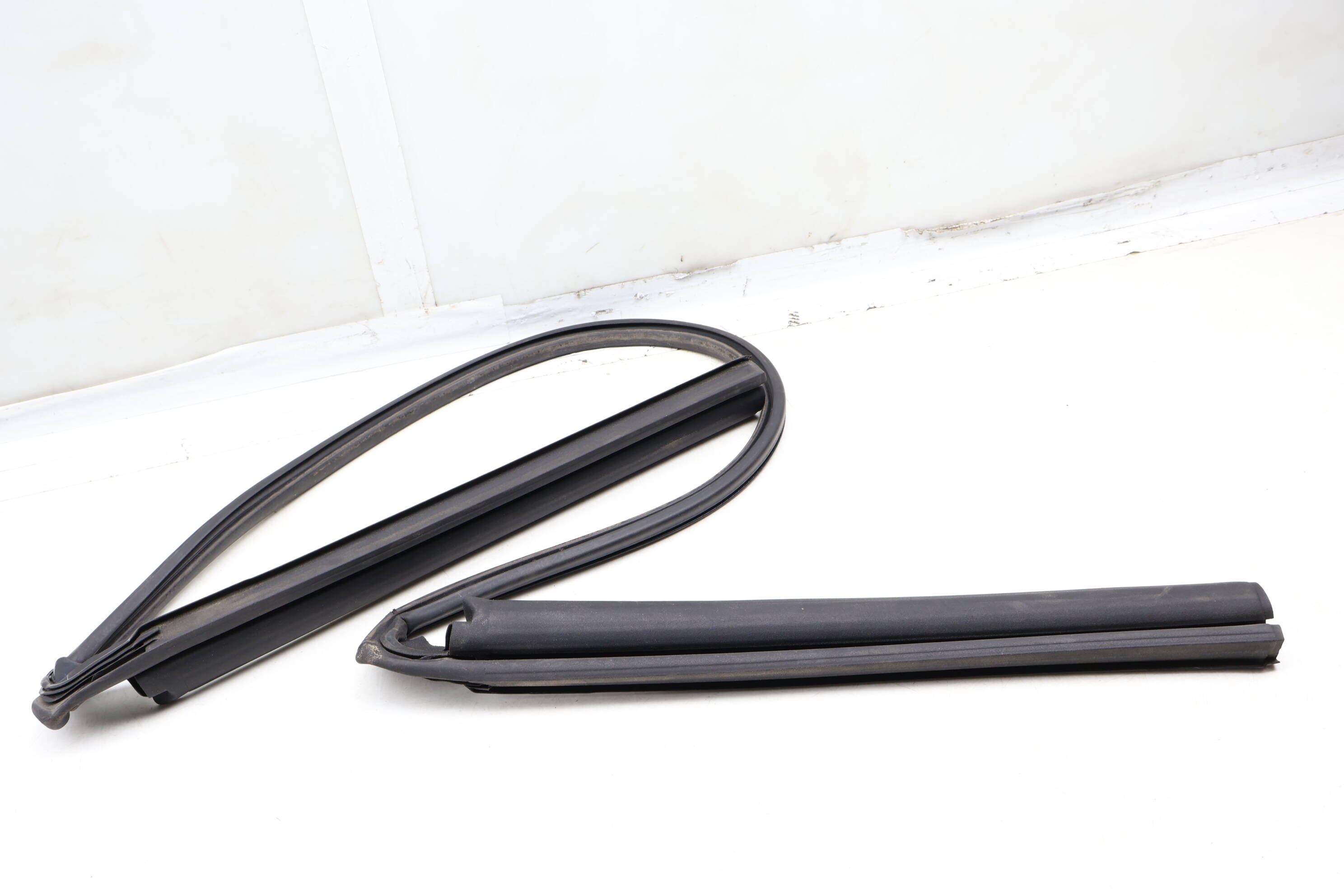 Convertible Top Seal / Weather Stripping 8V7871631