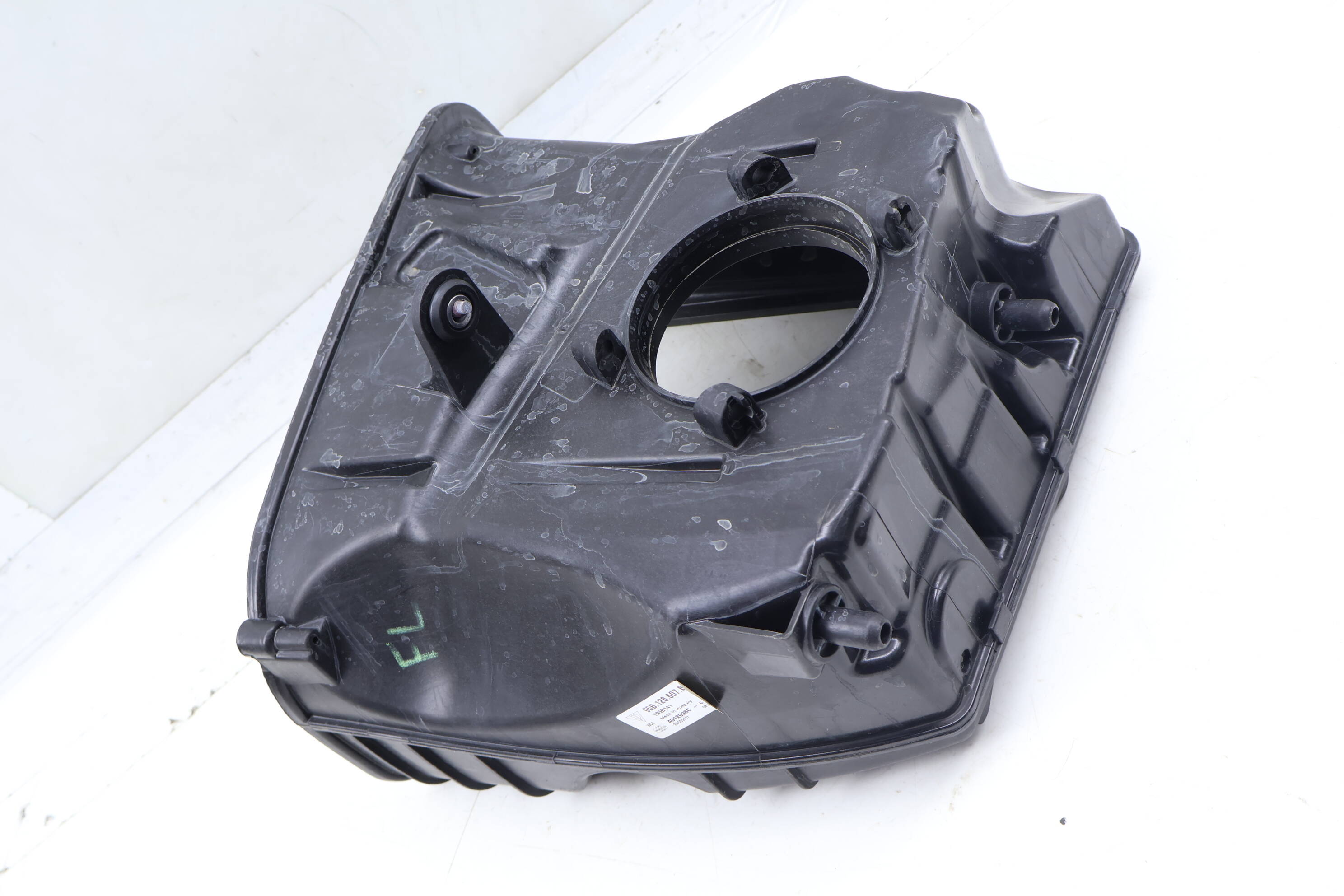 Engine Air Filter Box / Housing (Lower) 95B128607B