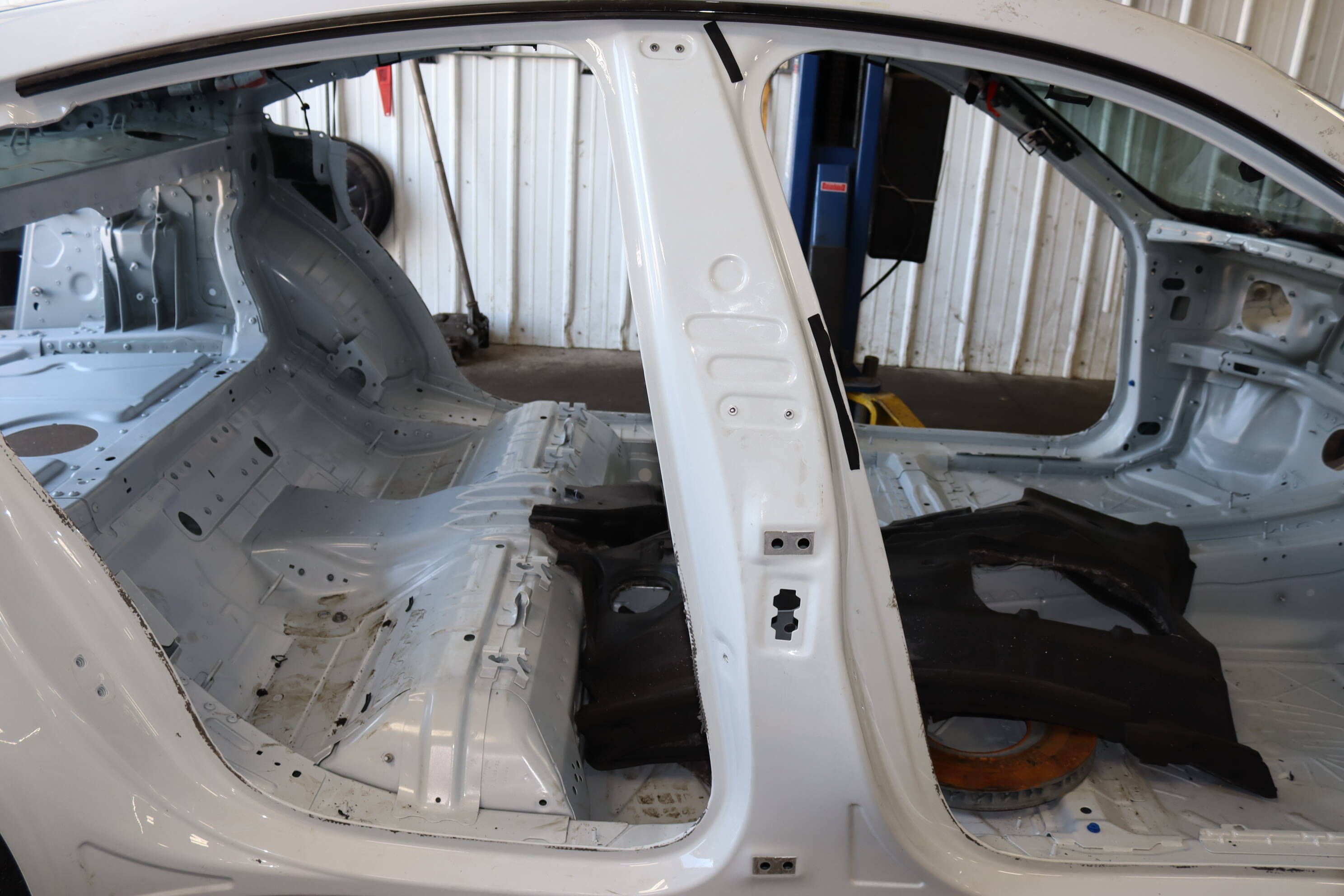 B Pillar / Frame / Structure Cutout 9J1809444 Y PAD809444