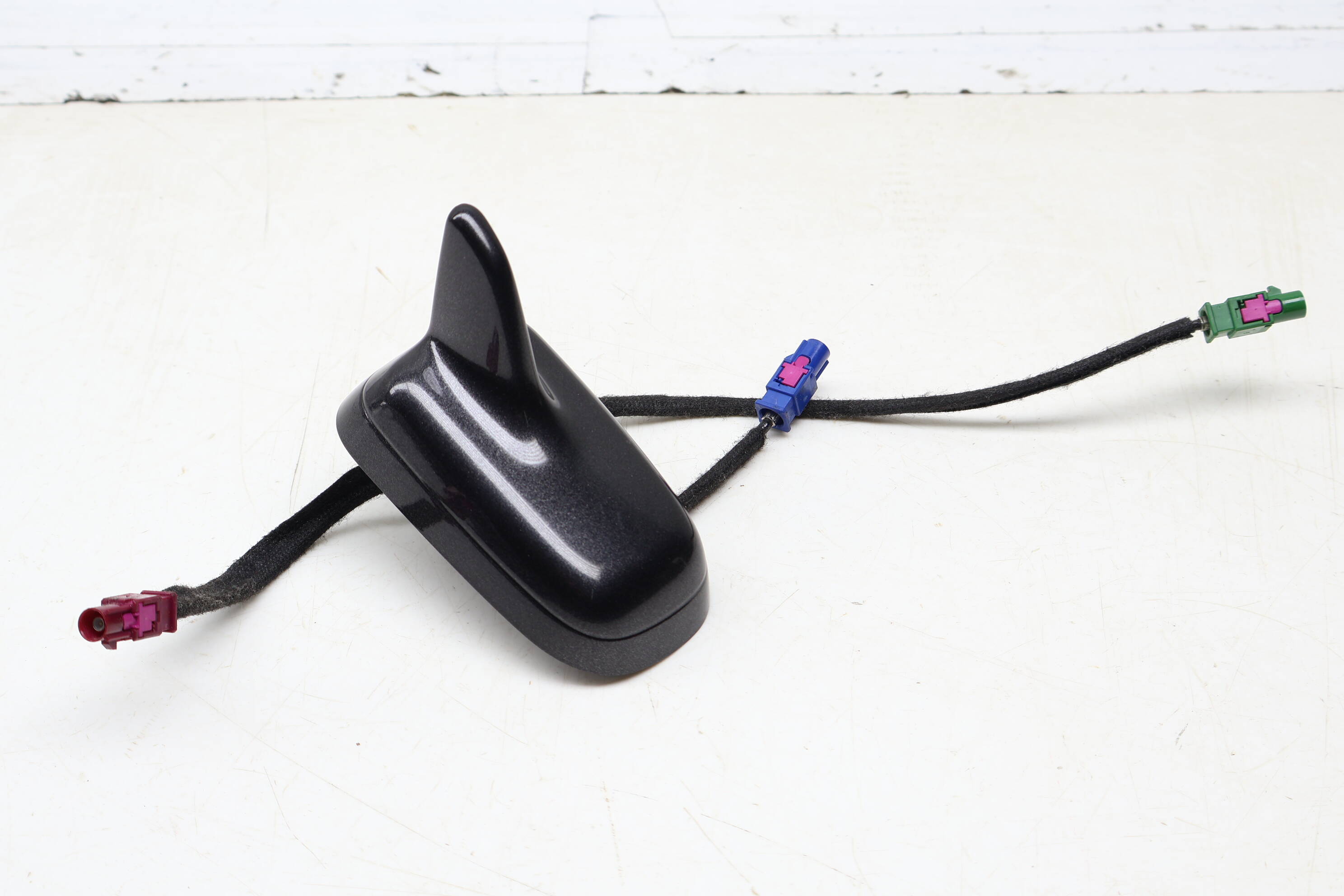 Shark Fin / Roof Antenna 8R0035503G