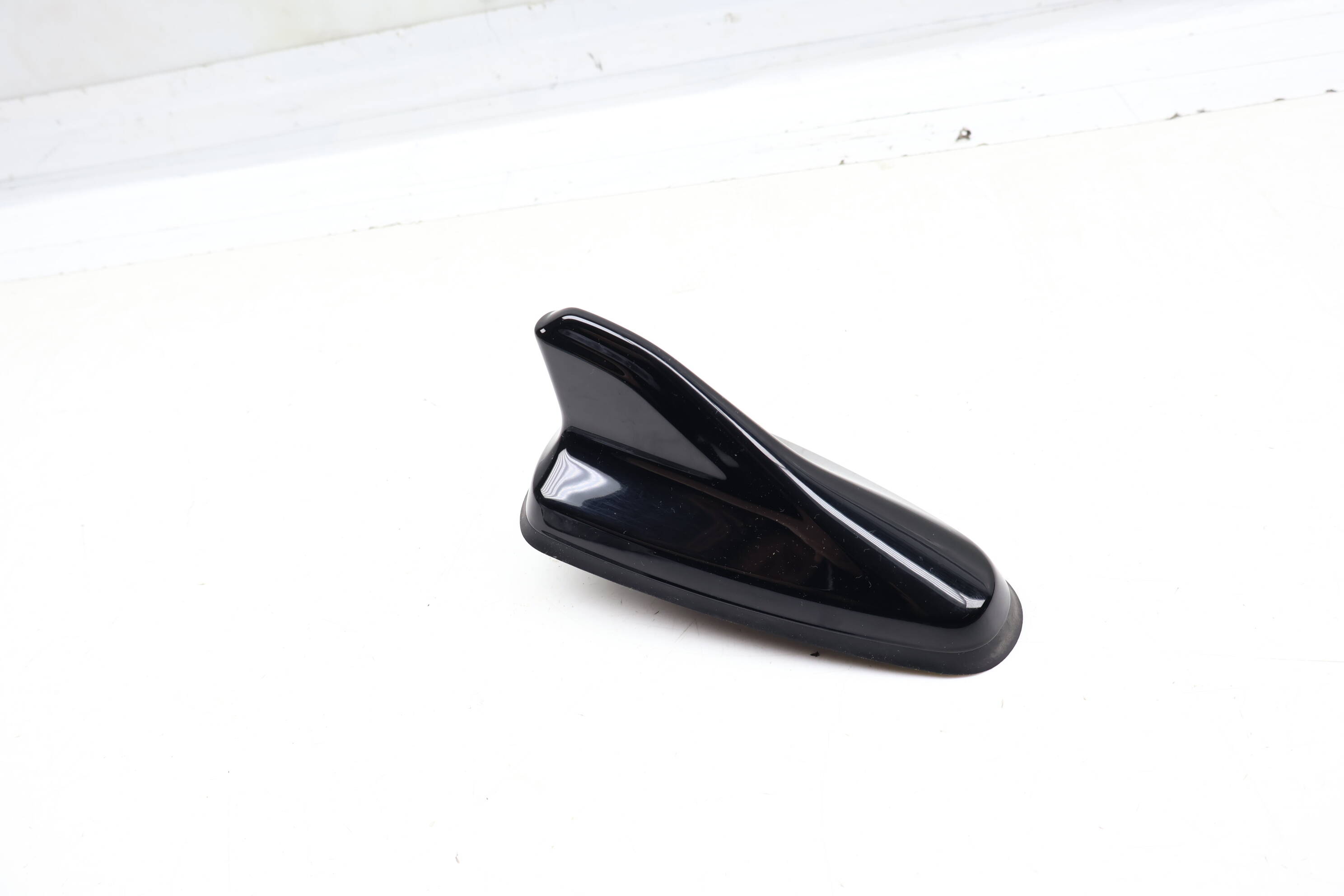 Shark Fin / Roof Antenna 5WA035507C