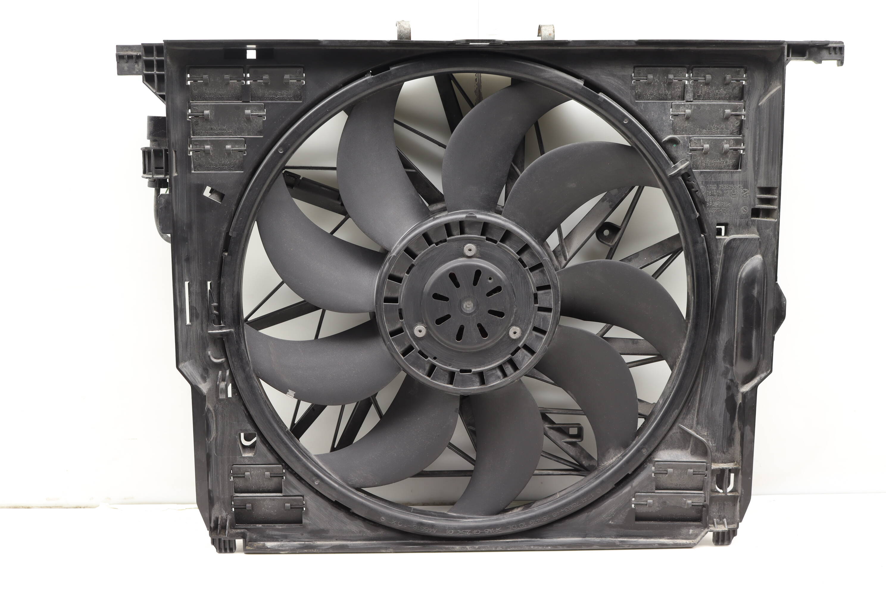 Radiator Electric Cooling Fan Assembly (850W) 17427575258