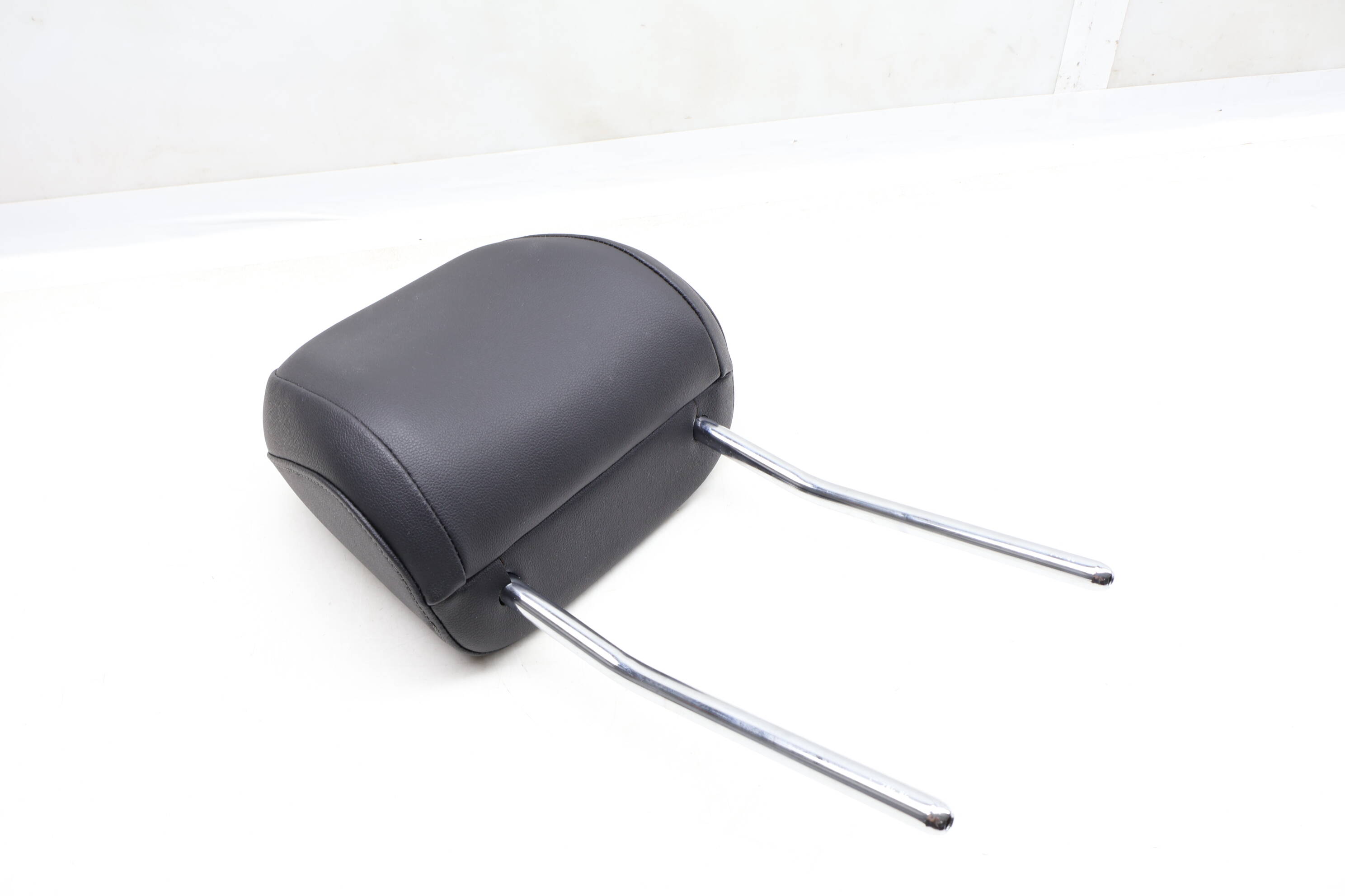 Headrest / Head Rest 5NN881903E