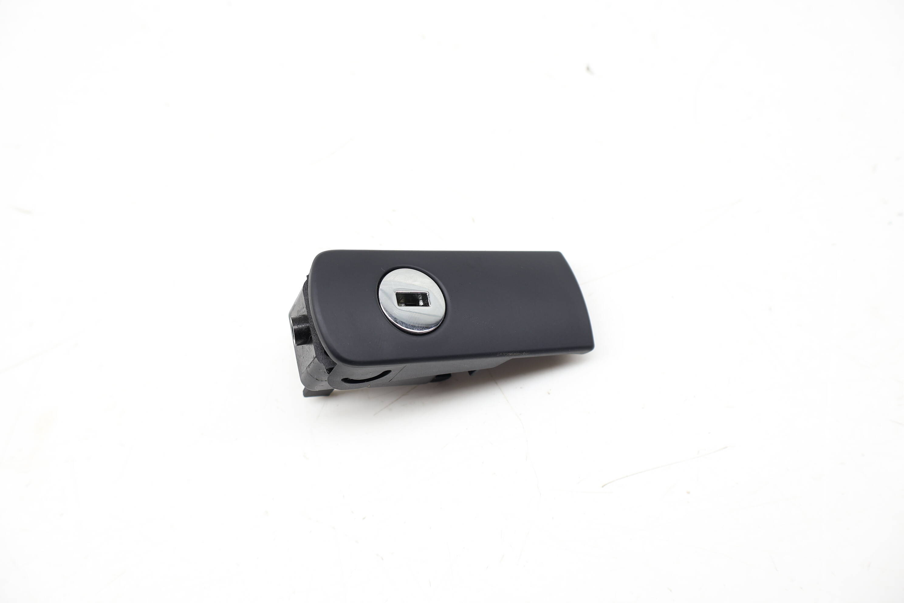 Glove Box Handle / Lock Cylinder 7P6857148