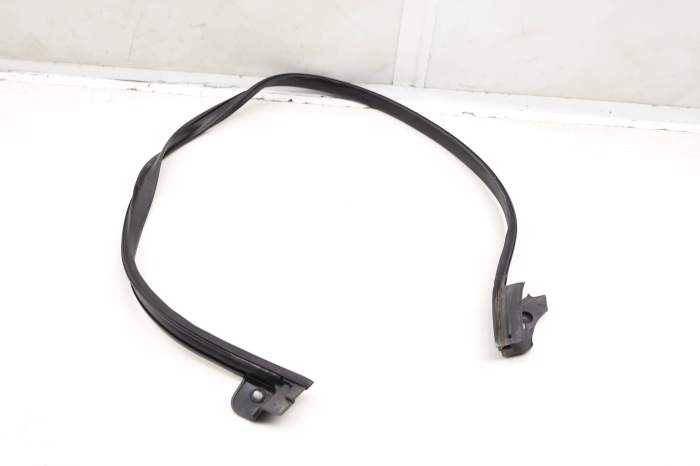 Upper Door Window Seal / Weather Stripping FK7220519A main product photo