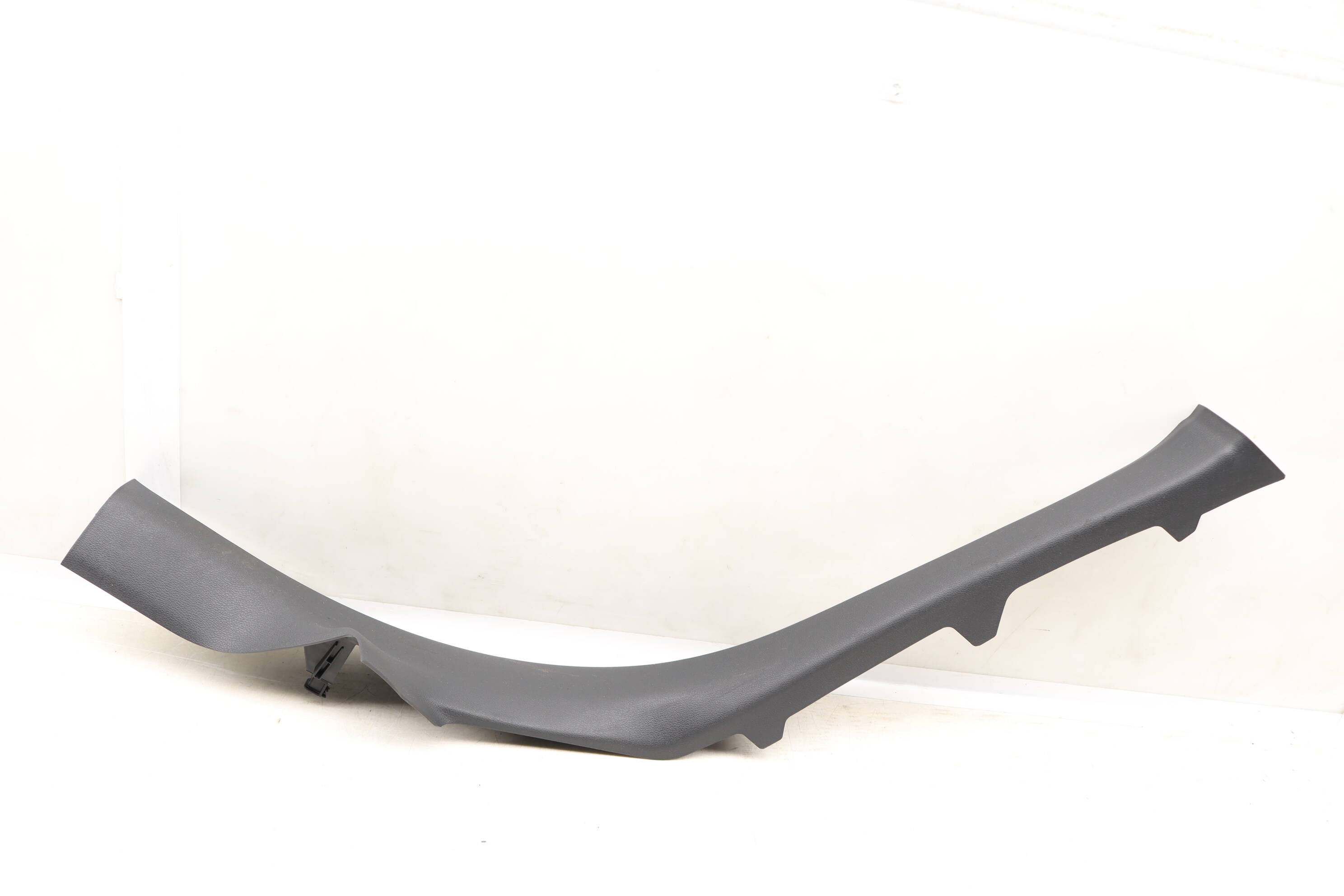 Pillar&#x20;Scuff&#x20;Plate&#x20;&#x2F;&#x20;Door&#x20;Sill&#x20;8W8867768A