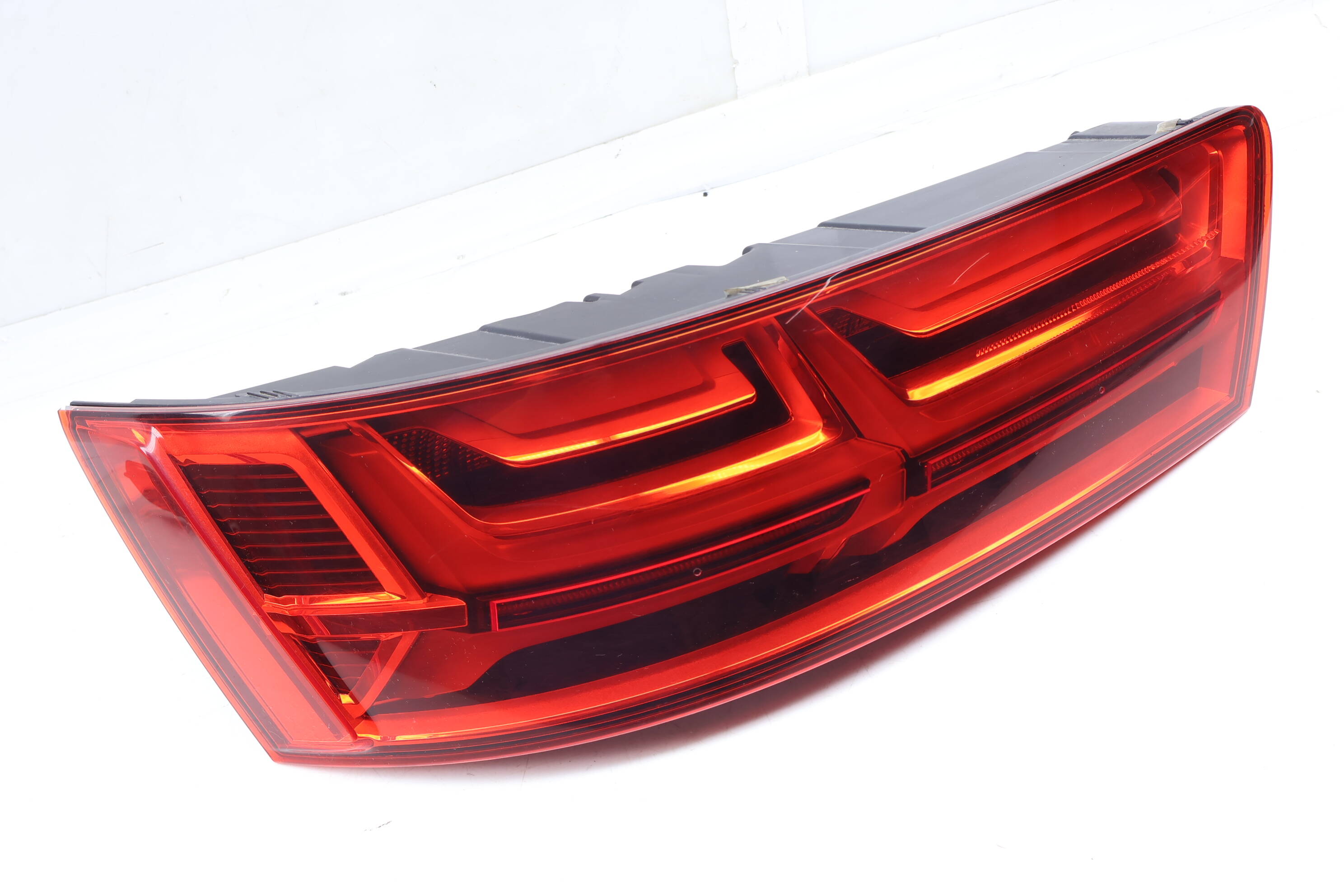 Led Tail Light / Lamp (Upper) 4M0945093D