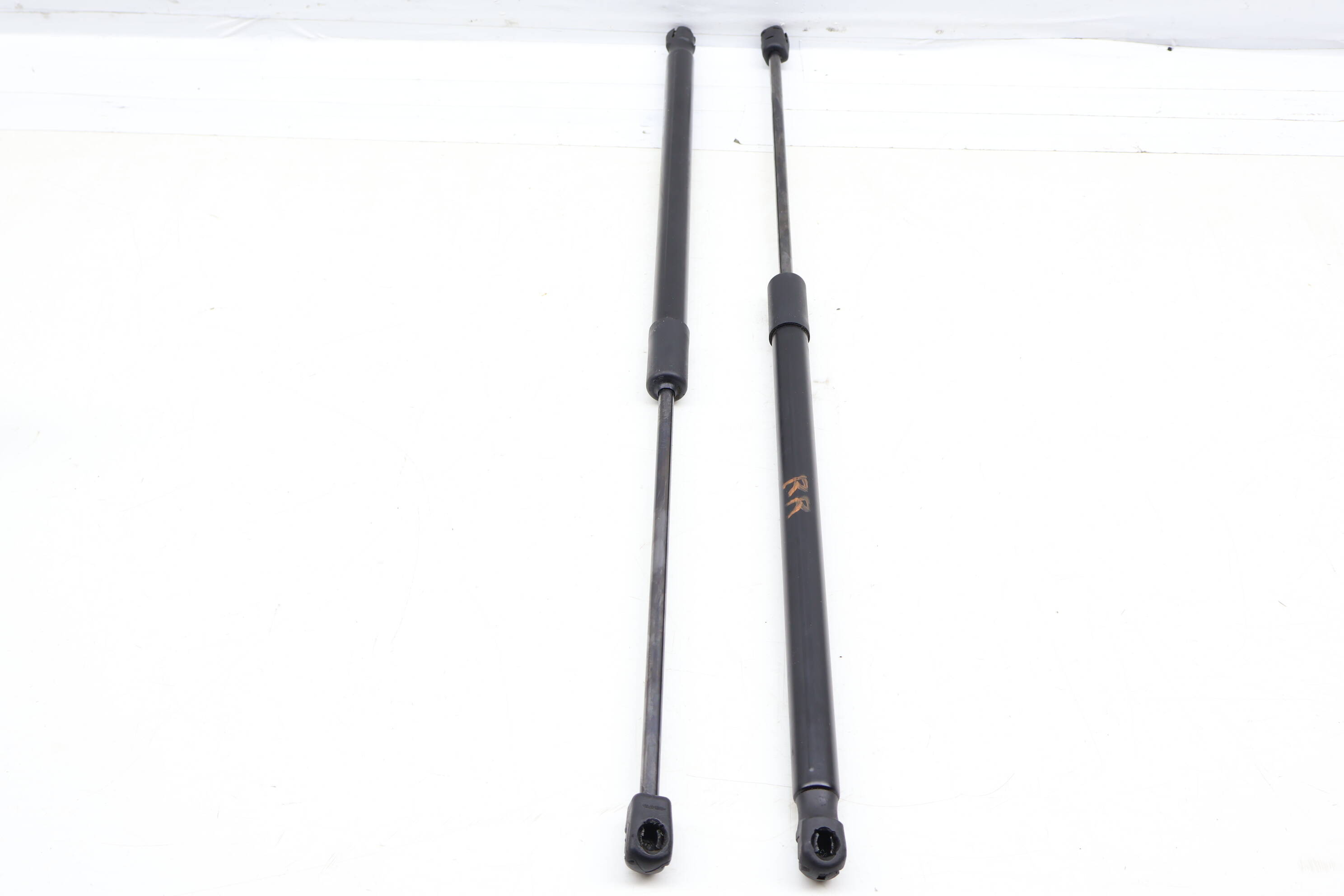 Trunk Hatch Strut / Shock Set 11K827550A