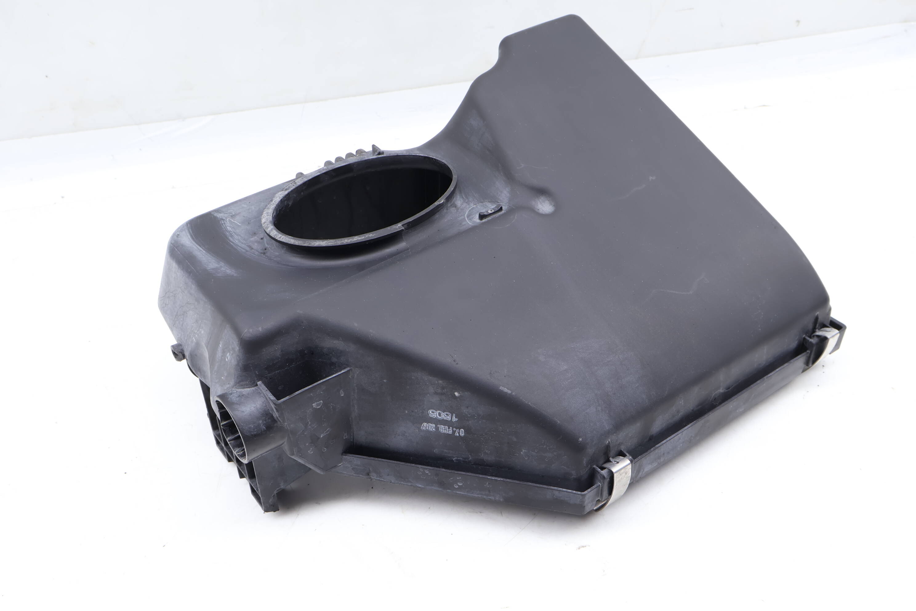 Engine Air Filter Box / Housing (Front Half) 13717616932