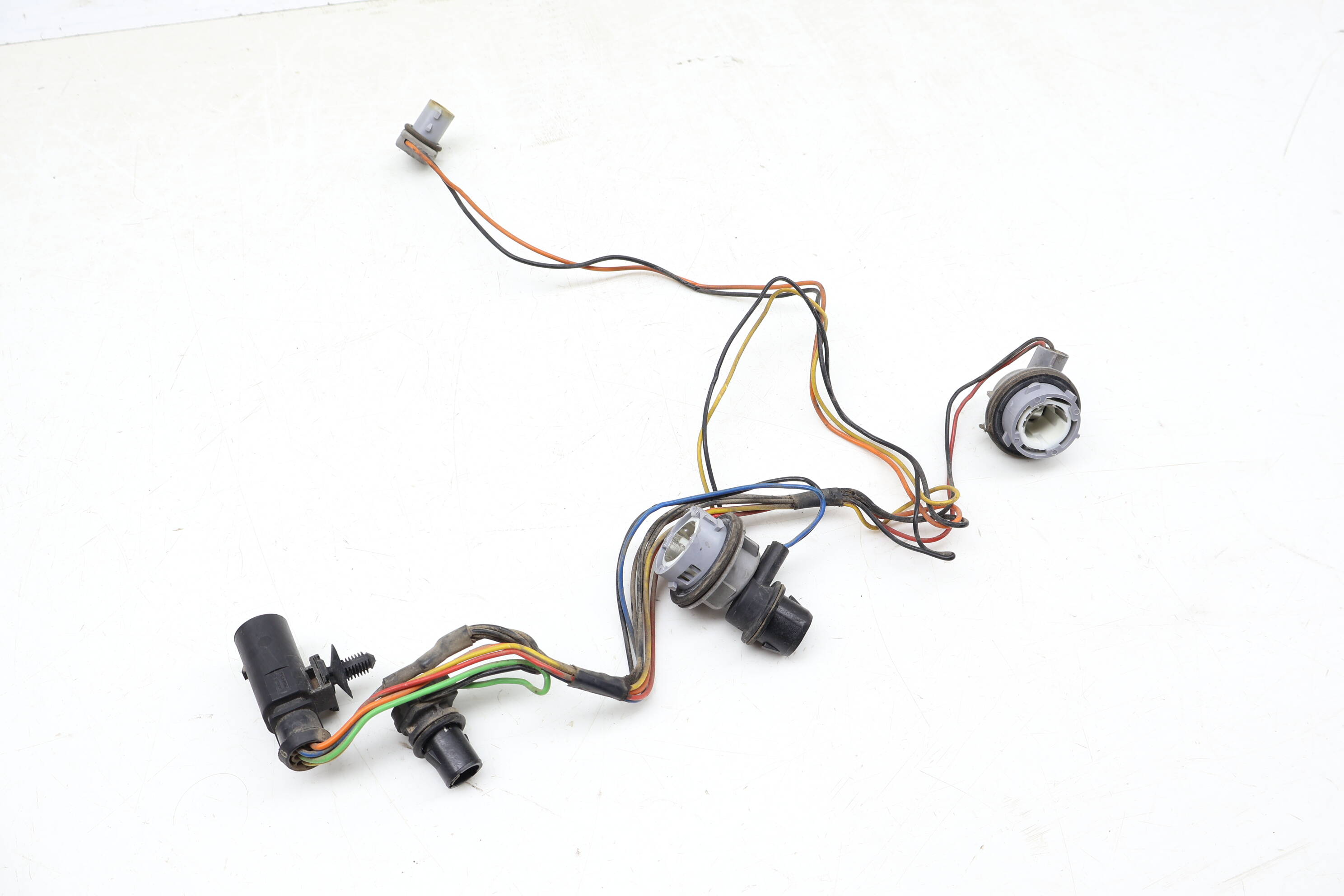 Lower Tail Light Bulb Socket Holder / Harness 4L0945221A