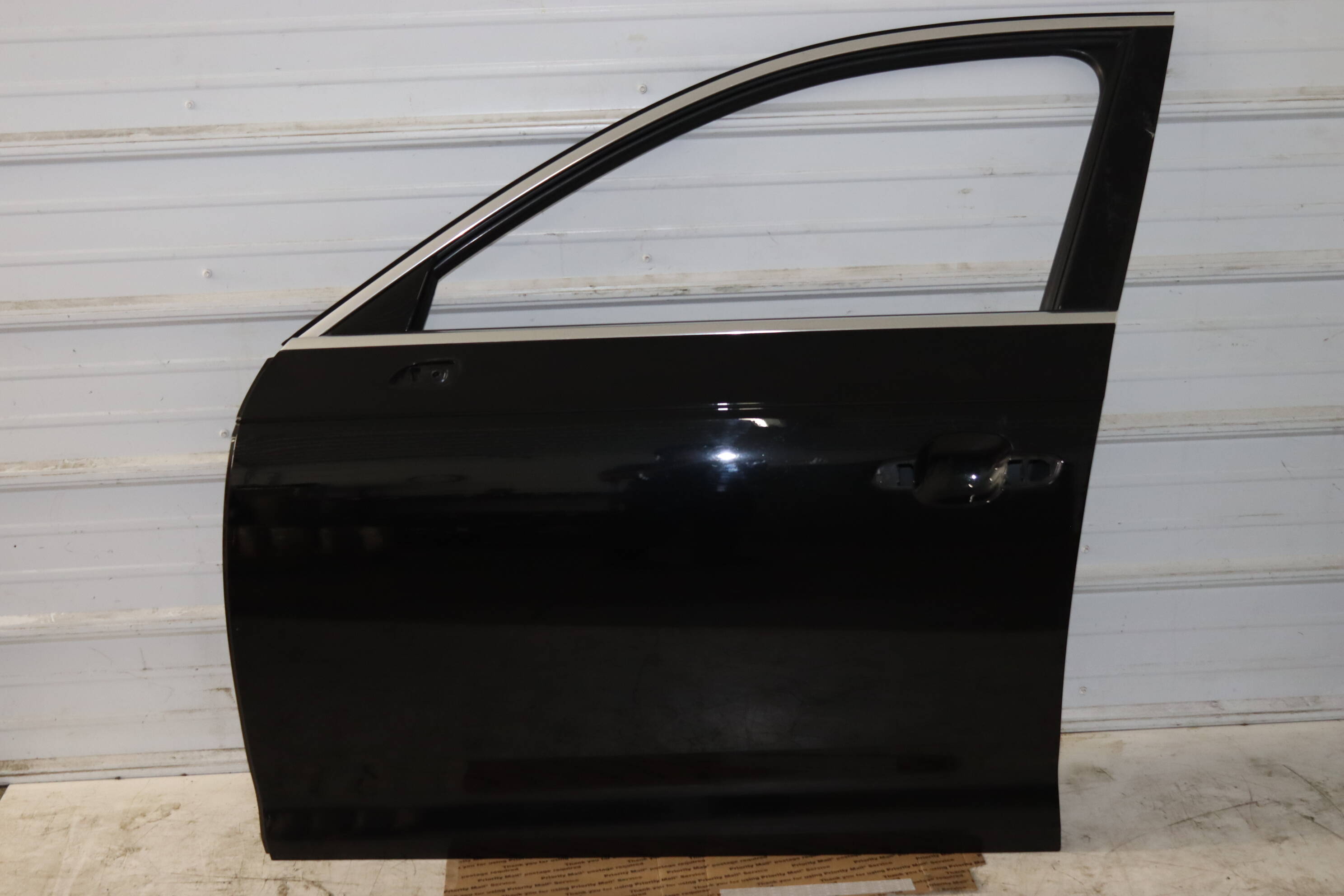 Door Shell / Skin / Frame 8W0831051E