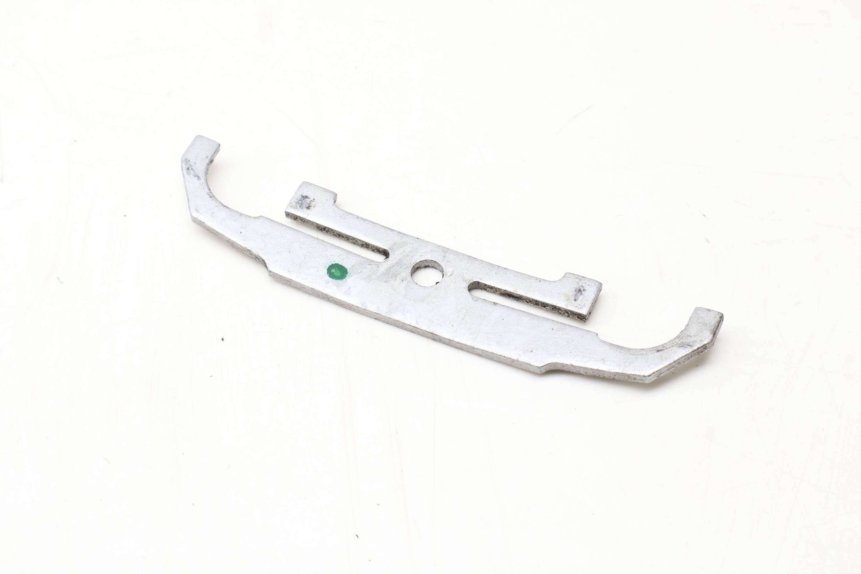 Fuel Injector Bracket 13647598000