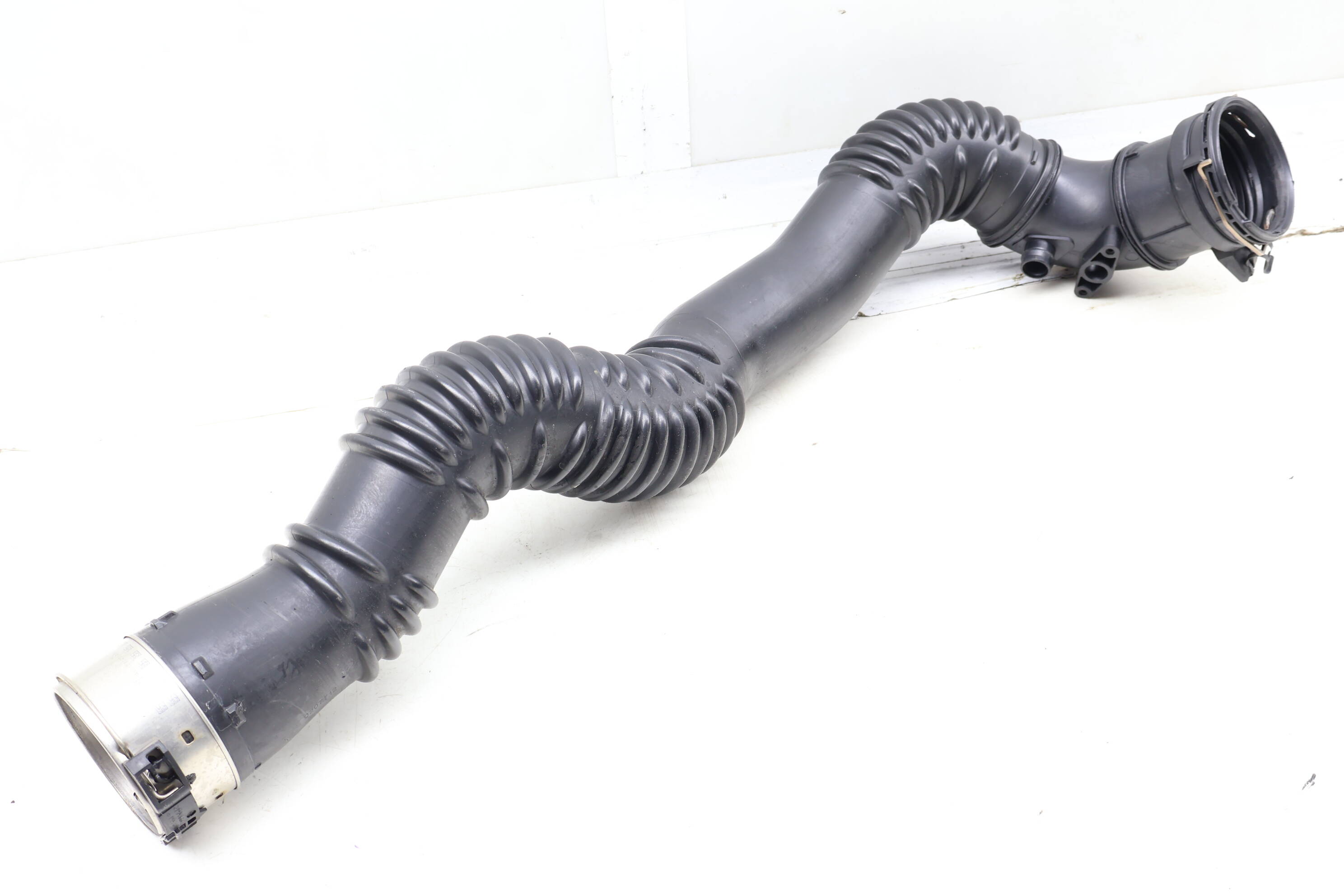 Turbo Intercooler Hose / Line / Tube 13717612096