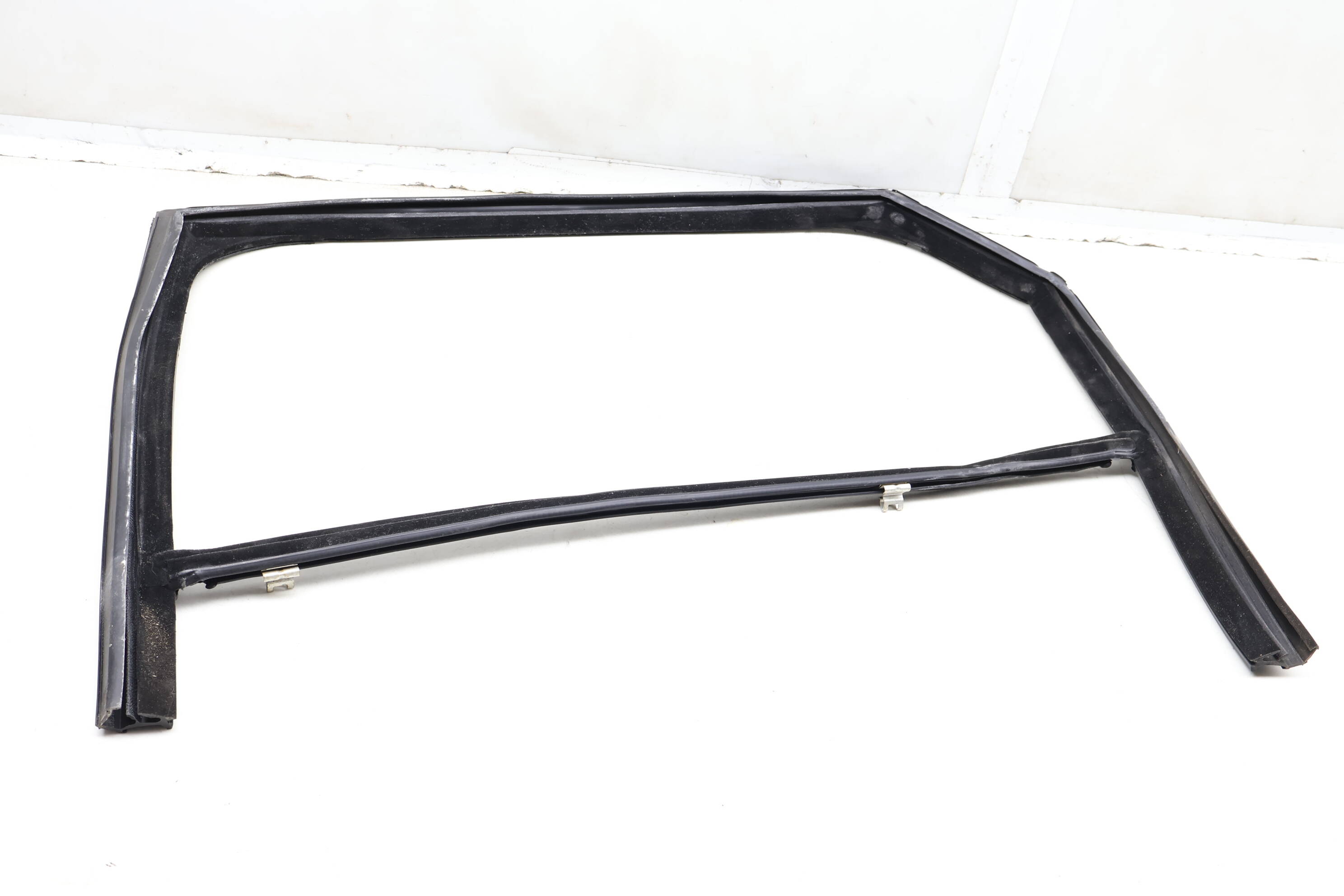 Upper Door Seal / Window Channel Weather Stripping LR128135