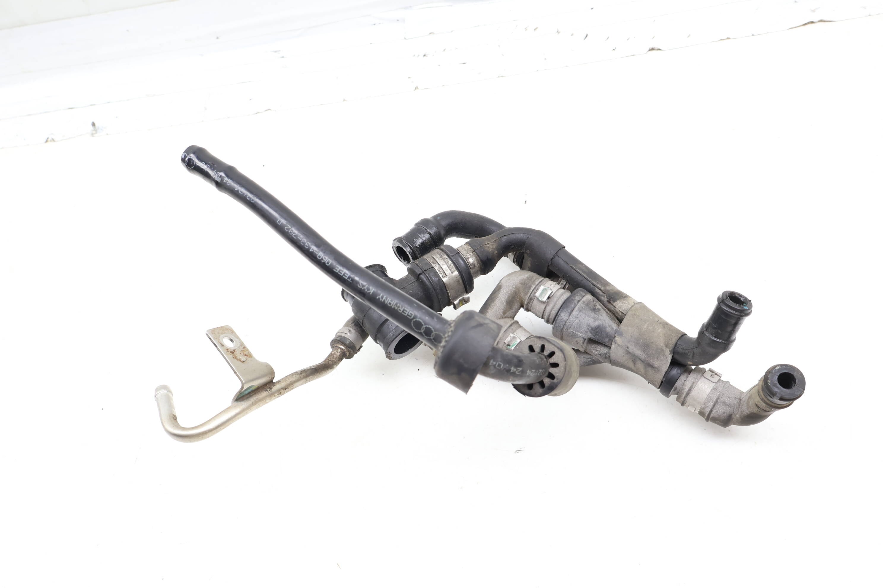 Intake Vacuum Suction Pump / Hose Set 06A133751AF