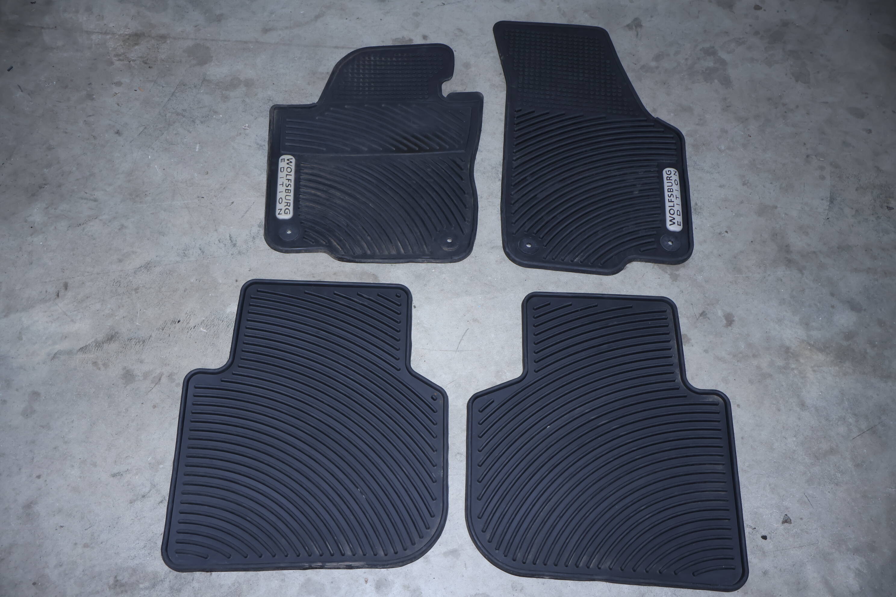 Rubber Floor Mat Set / Monster Mats (Wolfsburg Edition) 561061550C
