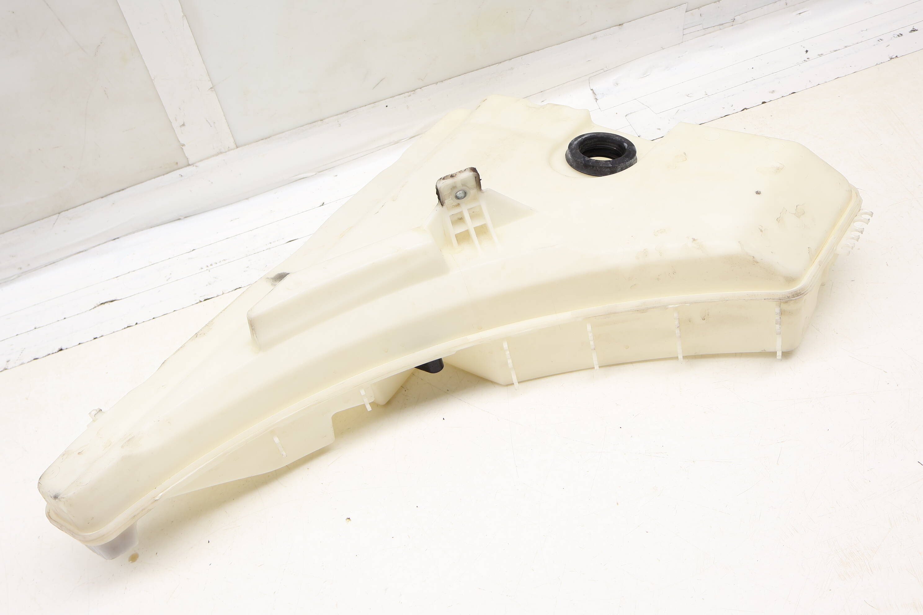 Windshield Washer Tank / Reservoir 4M0955453H