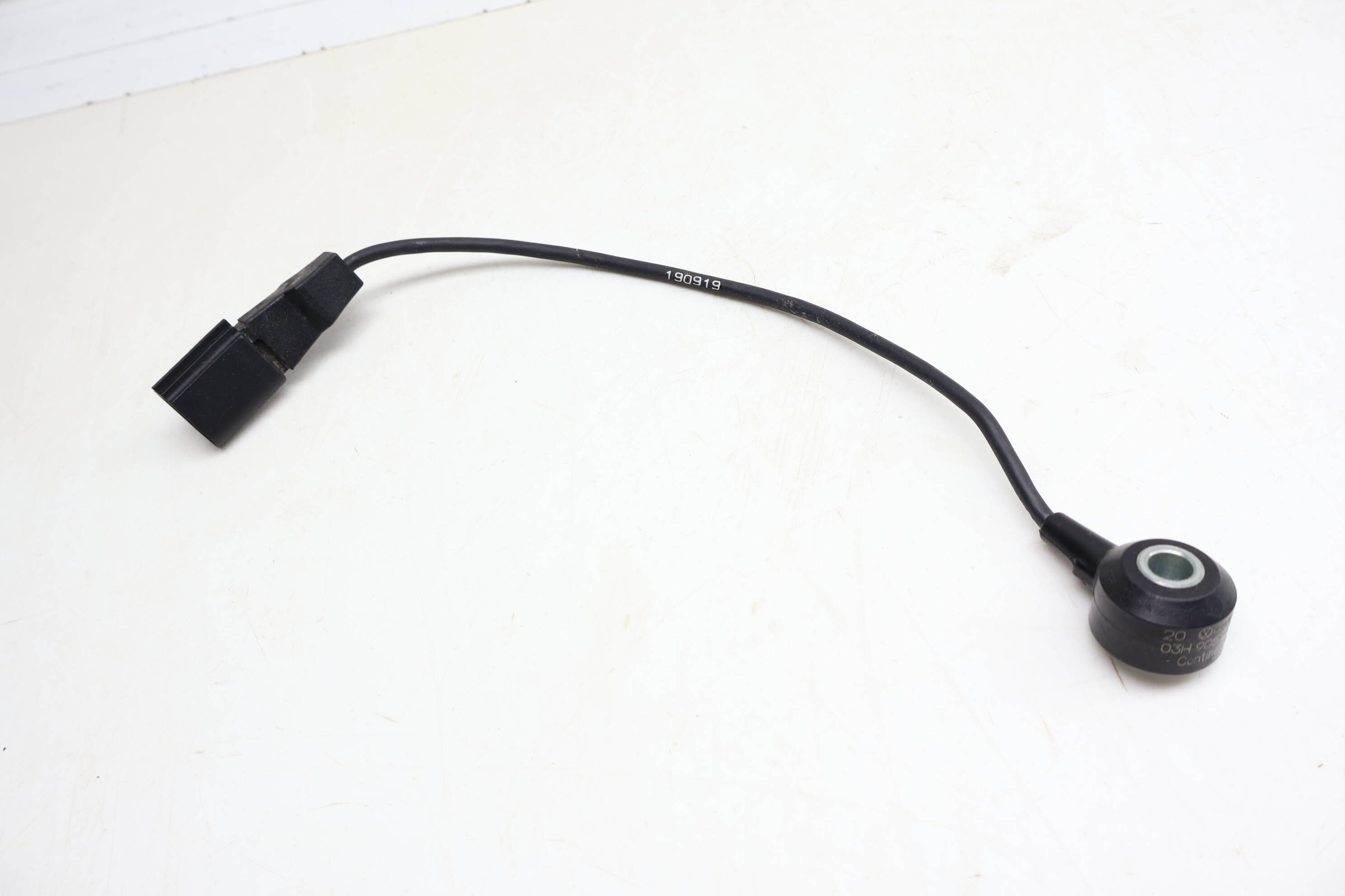 Engine Knock Sensor 03H905377A 95560612521