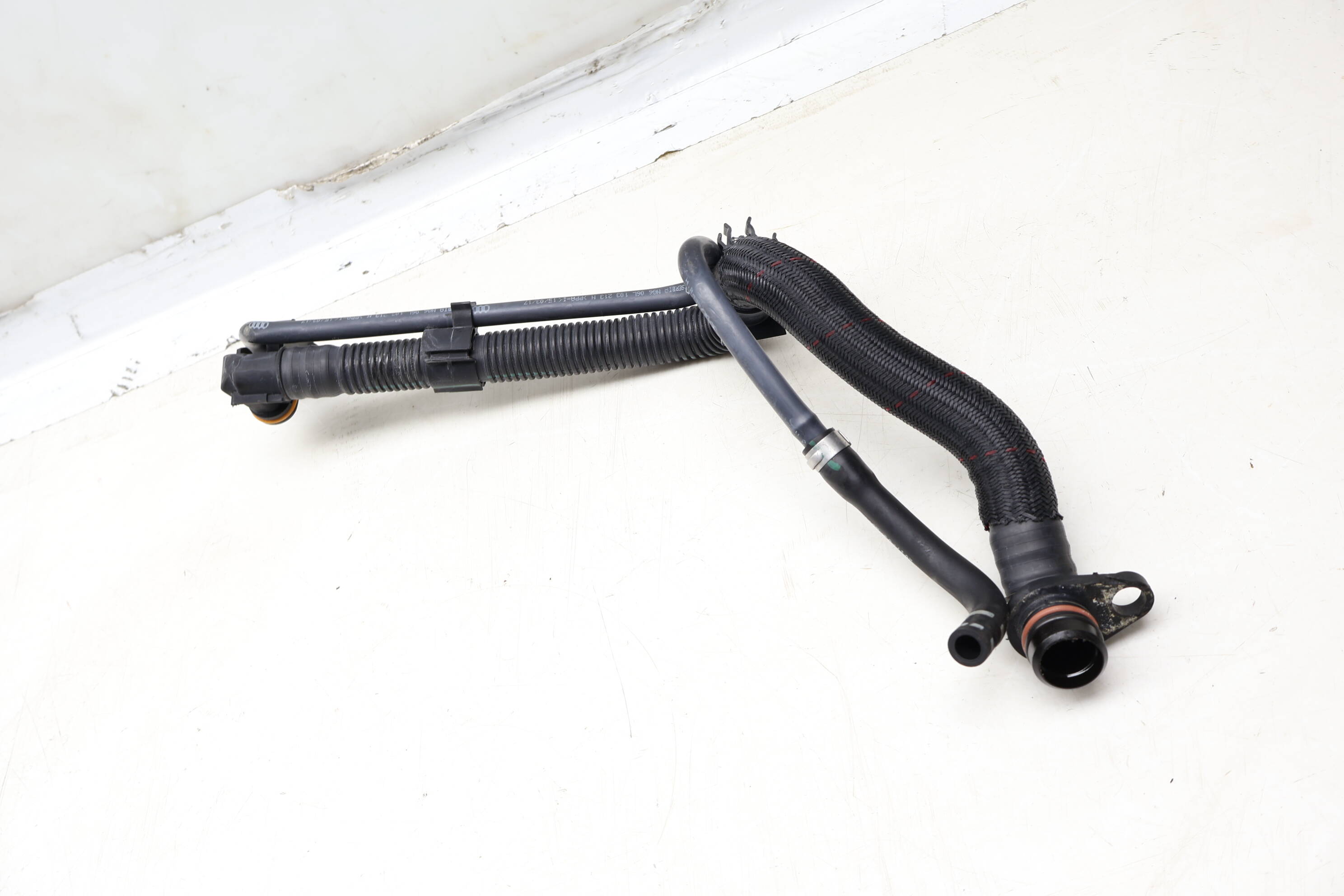 Engine Breather Hose / Vent Tube 06L103213N 95810321310